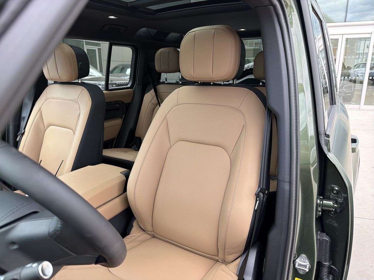 2026 Land Rover Defender 110 P400 X thumb 8