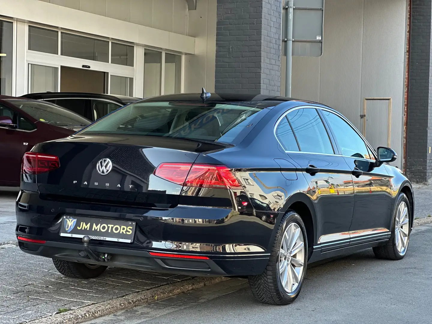 Volkswagen Passat 1.6 TDI DSG Comfortline - Keyless - Camera Zwart - 2