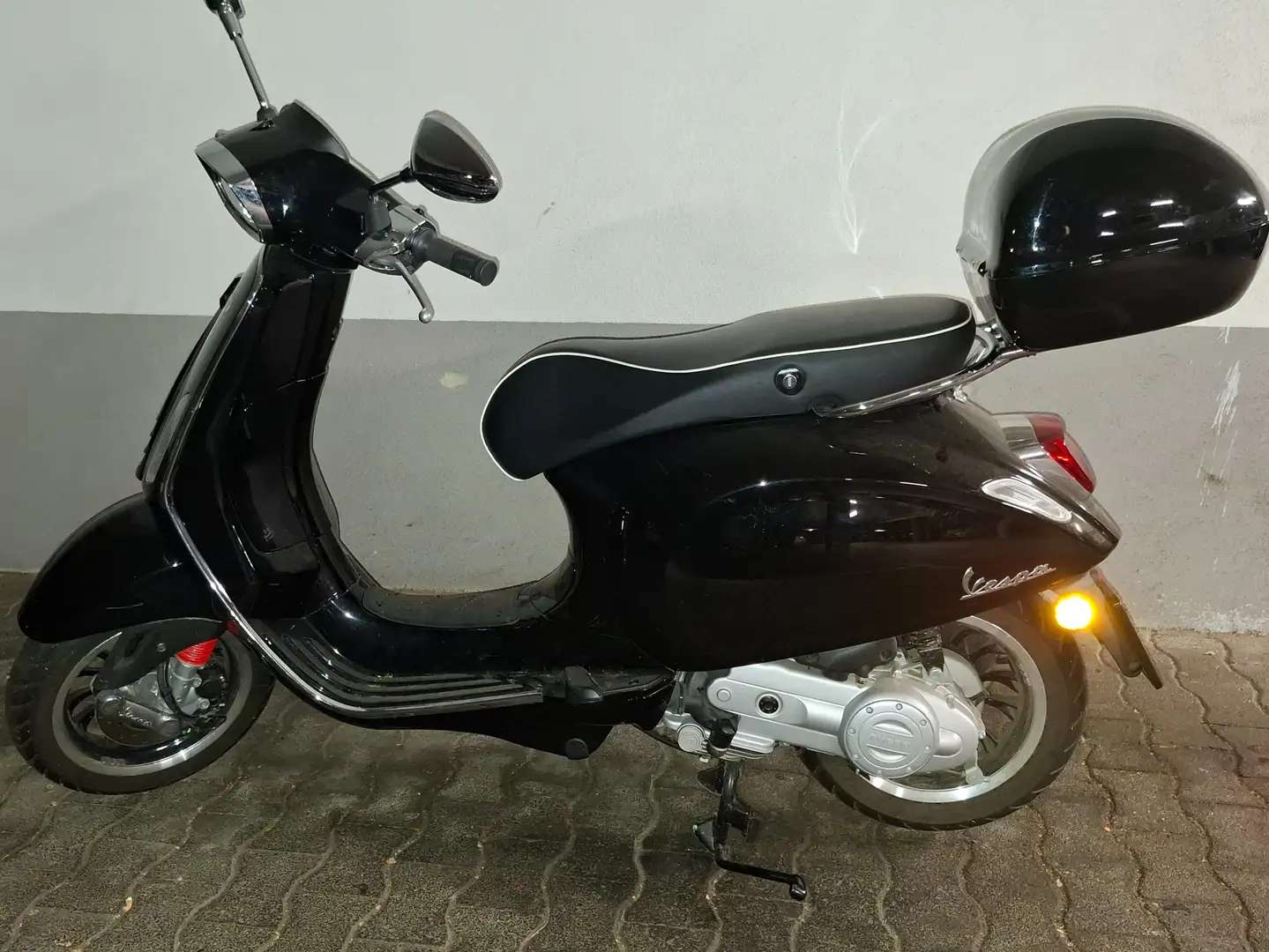 Piaggio Sprint Vespa Negro - 1