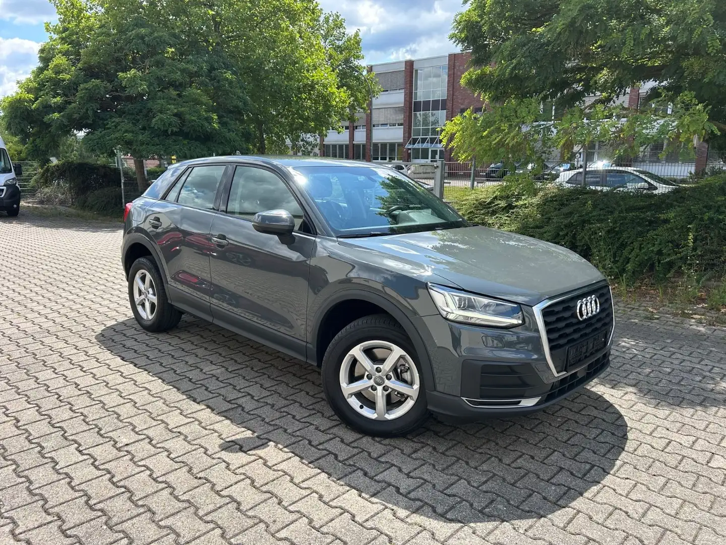 Audi Q2 1.0 TSI S-Tronic LED Navi Grau - 2