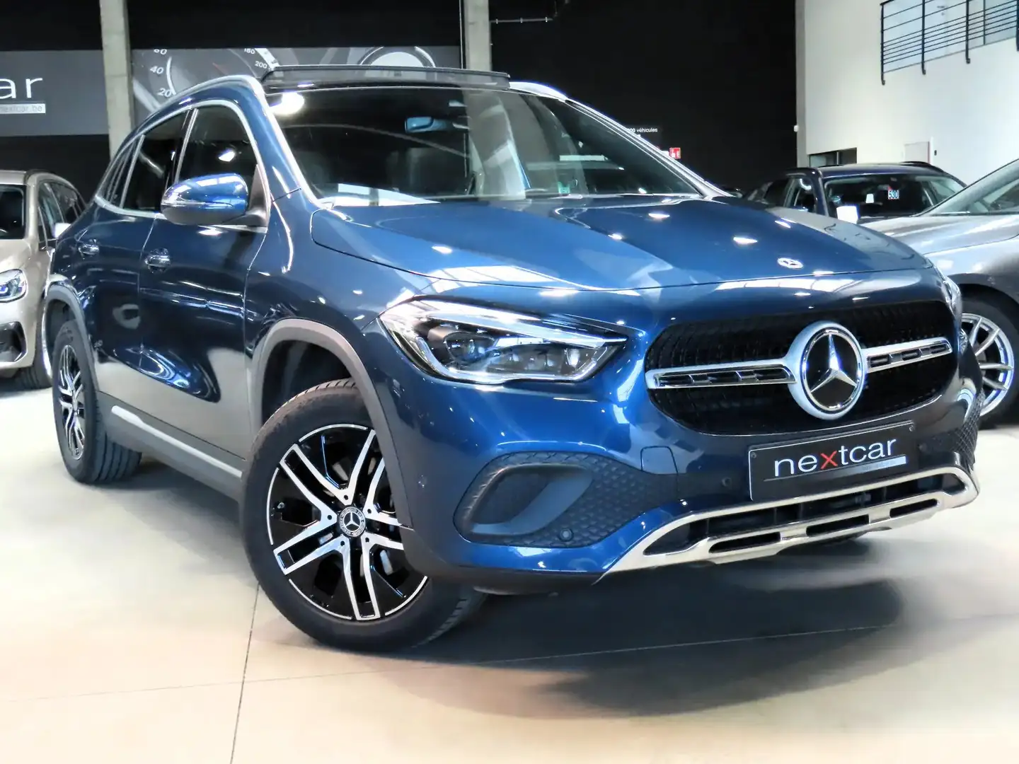 Mercedes-Benz GLA 200 Luxury 8GTRONIC *CUIR-LED-PANO-NAVI-CAMERA-PARK* Blauw - 2
