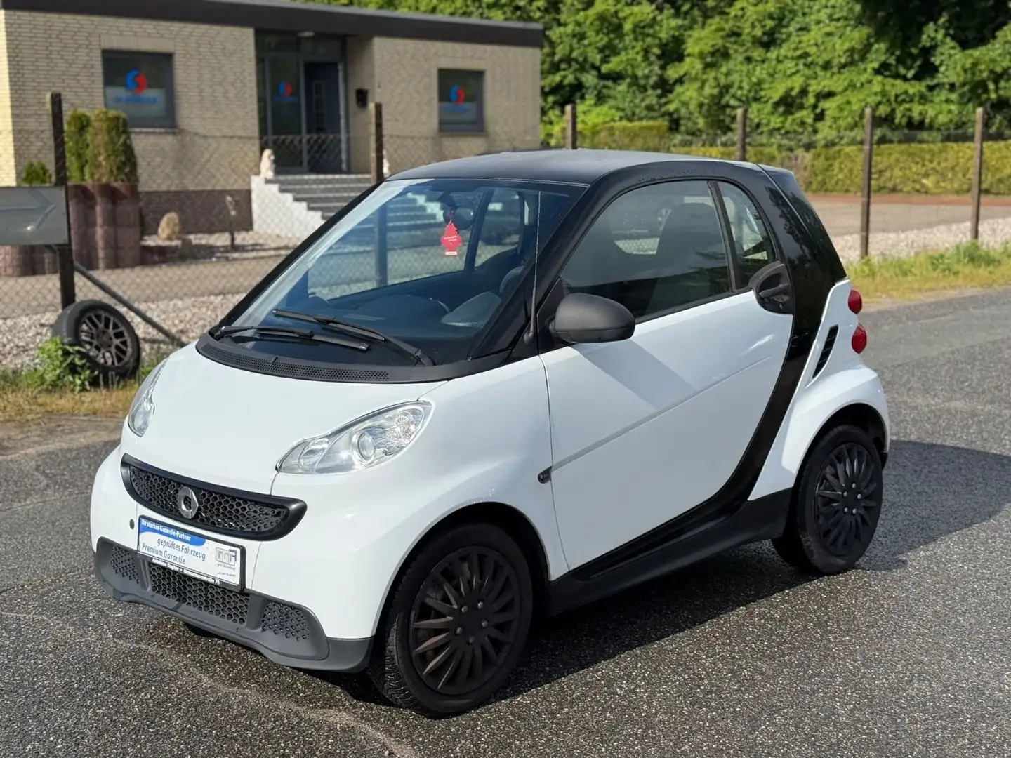 smart forTwo fortwo coupe Micro Hybrid Drive Schwarz - 2
