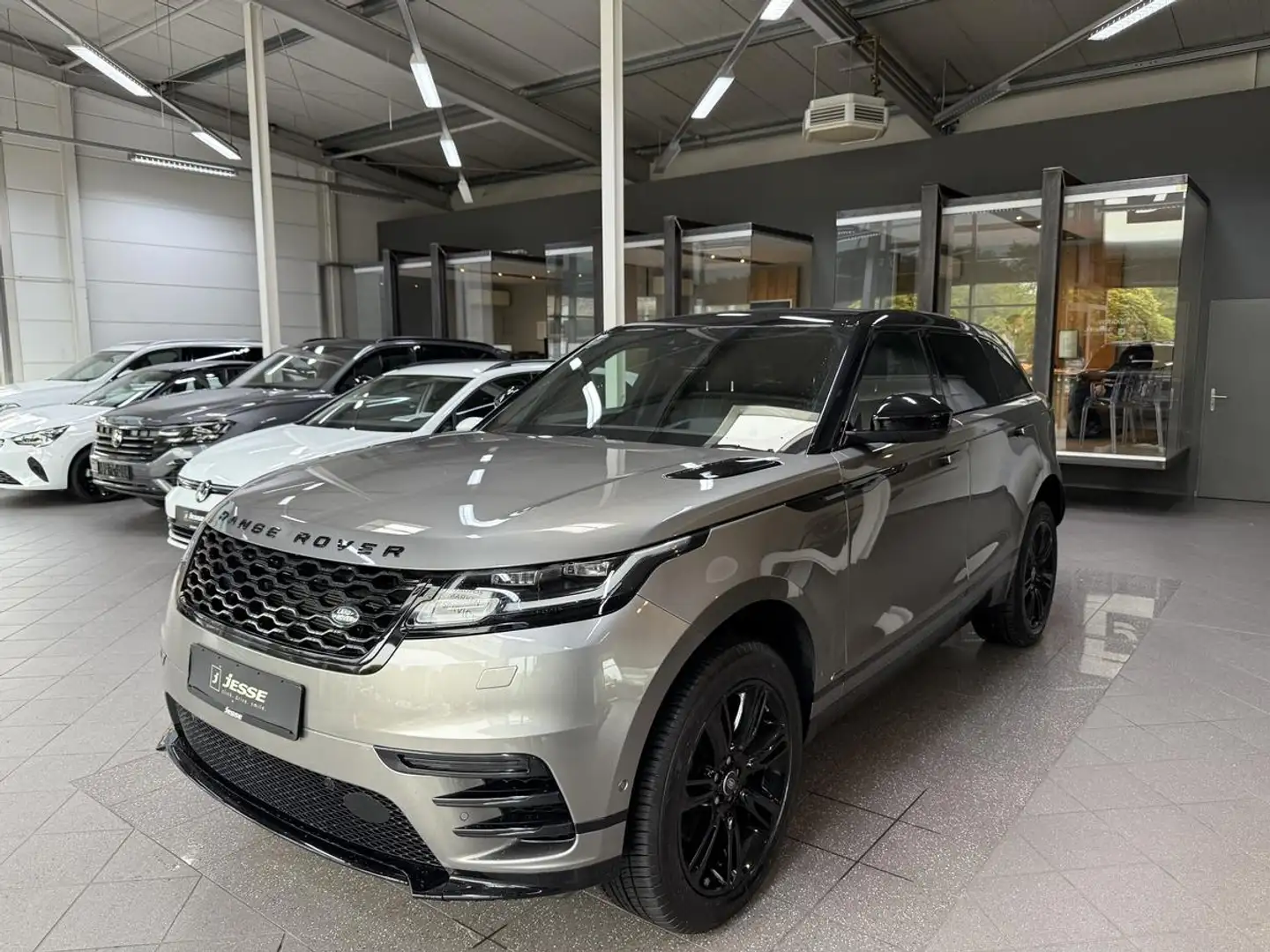 Land Rover Range Rover Velar 3.0 d SE R-Dynamic S/S LED ACC Pano AHK Silber - 1