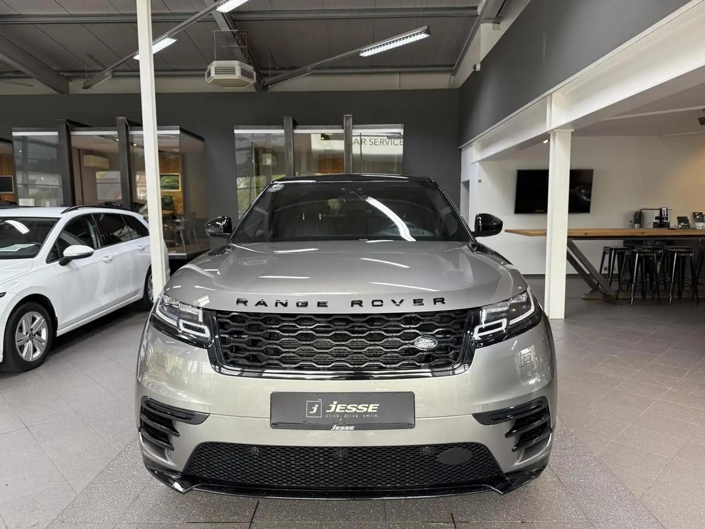 Land Rover Range Rover Velar 3.0 d SE R-Dynamic S/S LED ACC Pano AHK Silber - 2
