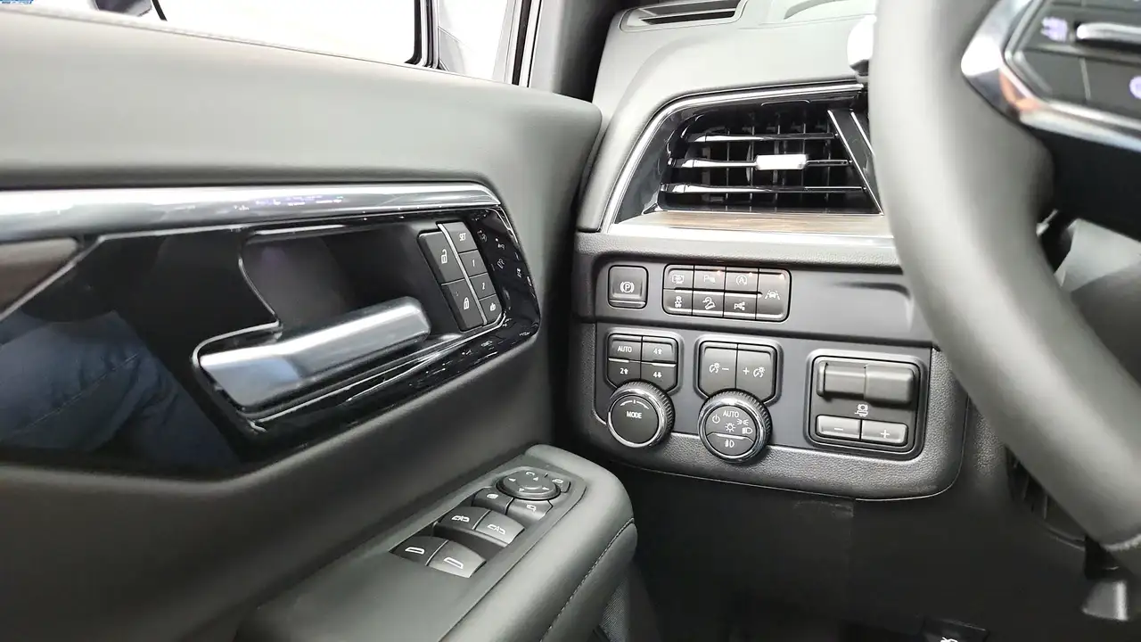 Chevrolet Suburban снимка Chevrolet Suburban