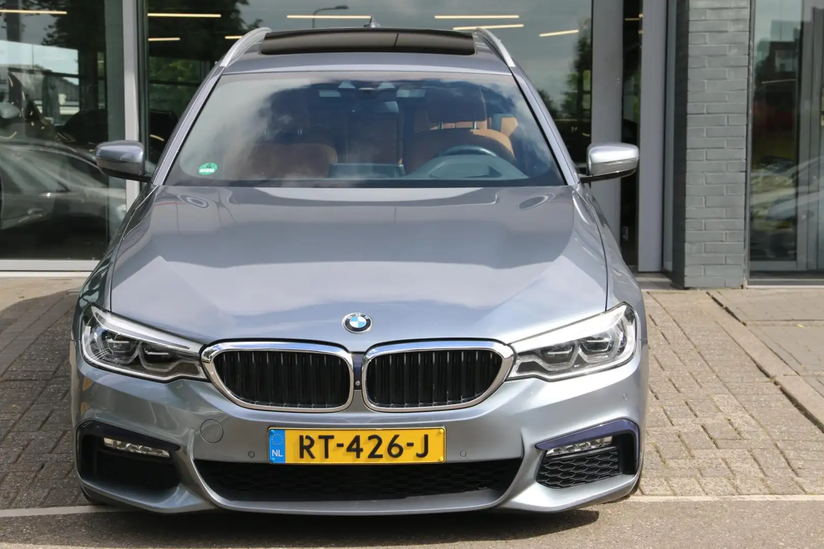 BMW 520 5-serie Touring 520i High Executive M-PAKKET DEALE Grijs - 2
