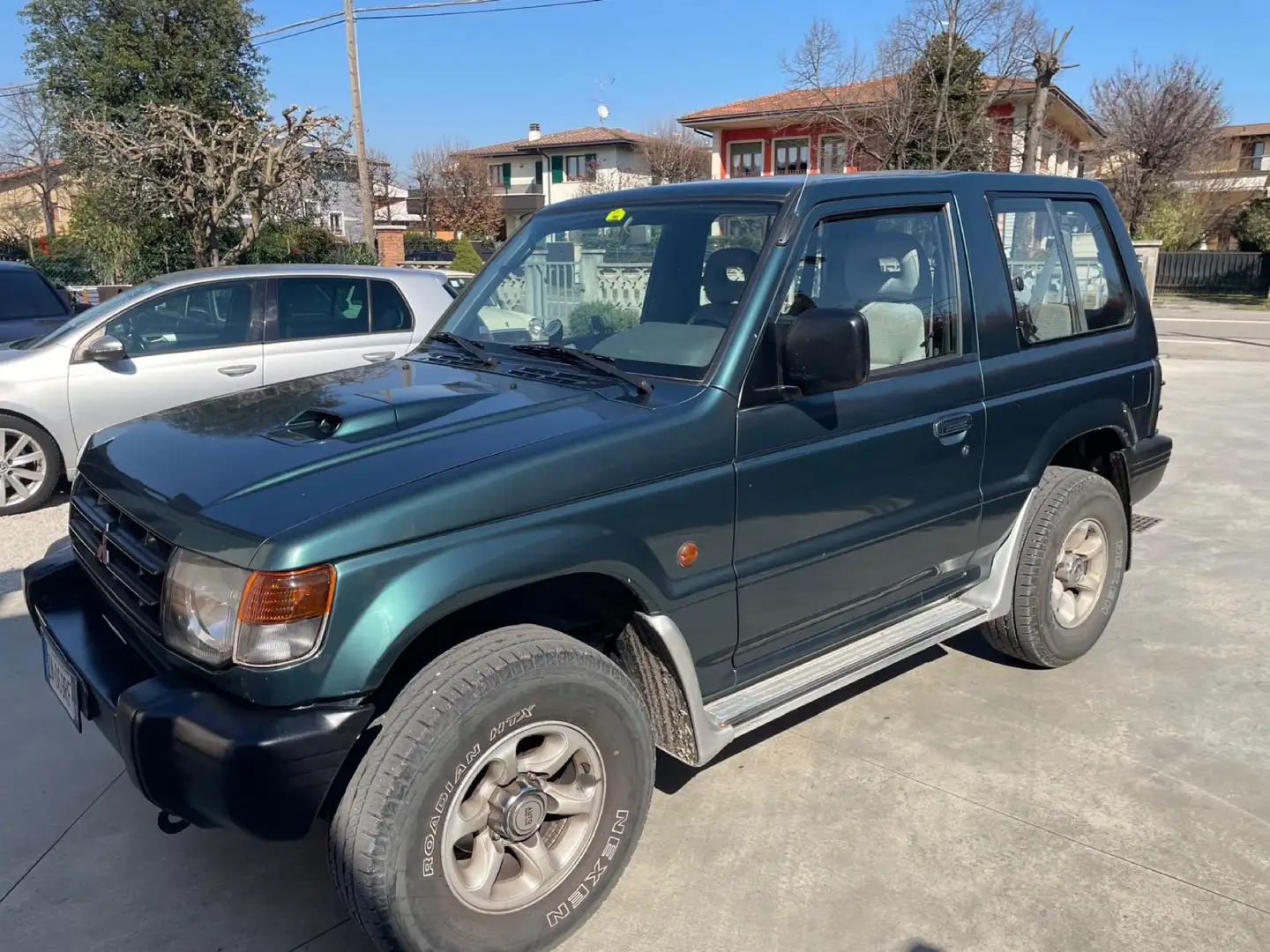 Mitsubishi Pajero 3p 2.5 tdi GLX - 1