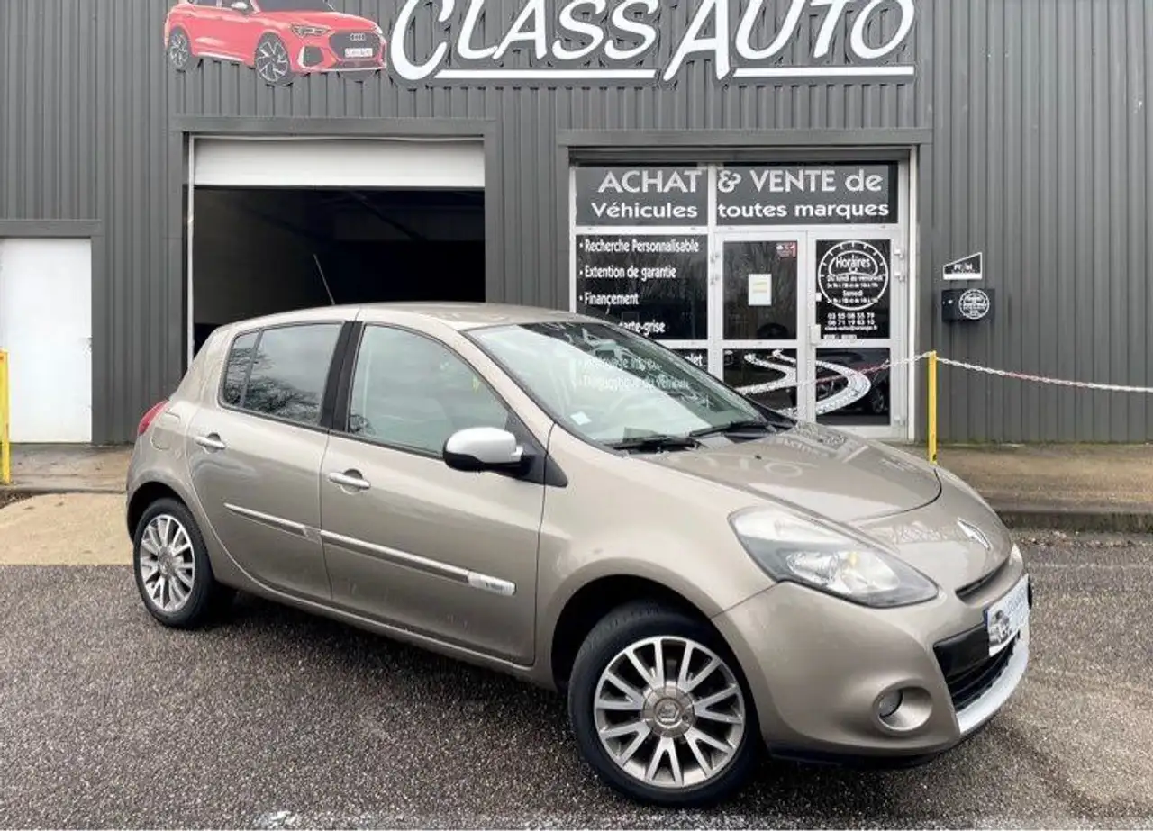Renault Clio III (2) INITIALE PARIS Tce 100 cv BVM-5 