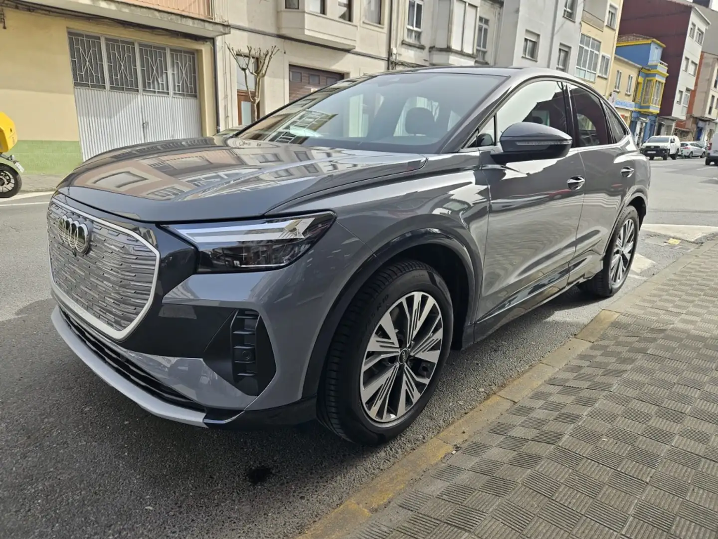 Audi Q4 e-tron Sportback 40 Advanced 150kW 63KWh Gris - 1