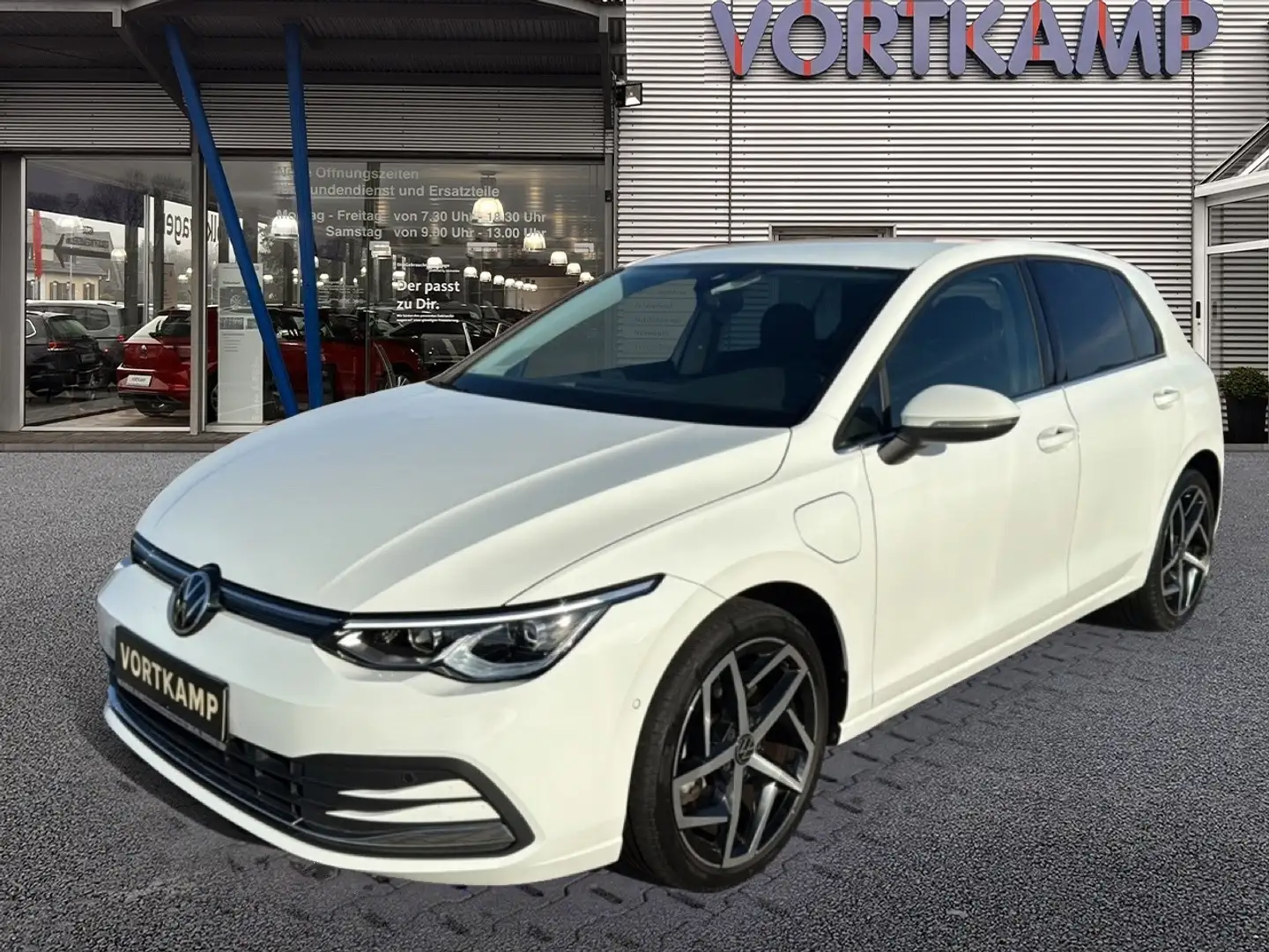 Volkswagen Golf VIII Style eHybrid AHK/ACC/TravelAssist Weiß - 2