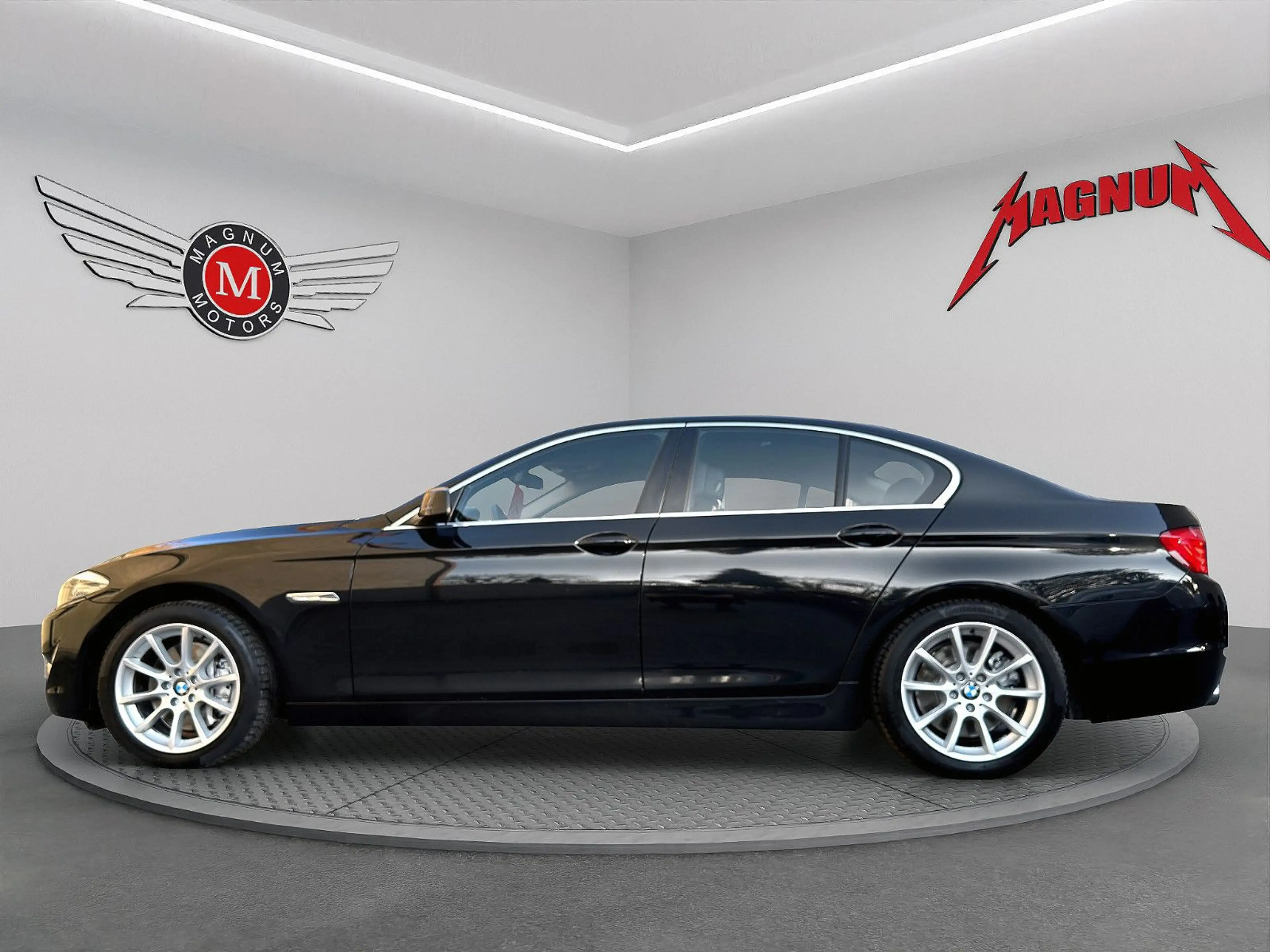 BMW 535 i XD SPORT*Aut.*Leder*Navi*Klimaaut.*AHK*PDC* — photo 6