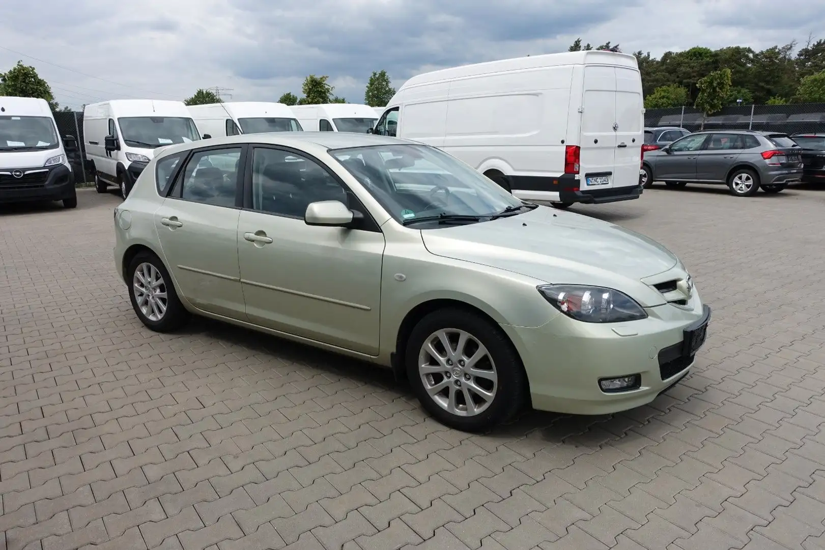 Mazda 3 1.6 Sport Active Amarillo - 2