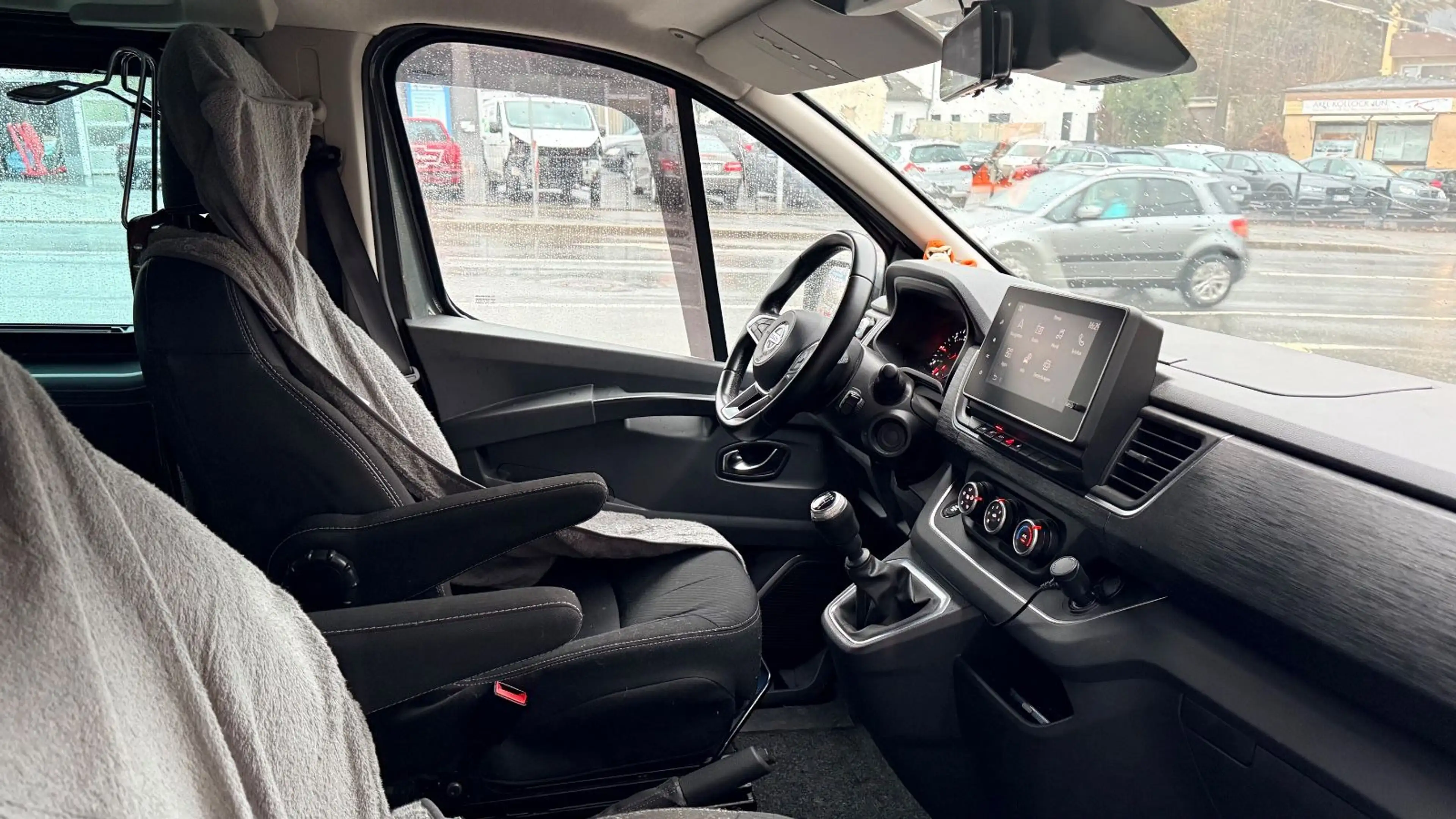 Nissan NV300 Kombi L1H1 2,8t TEKNA — photo 6