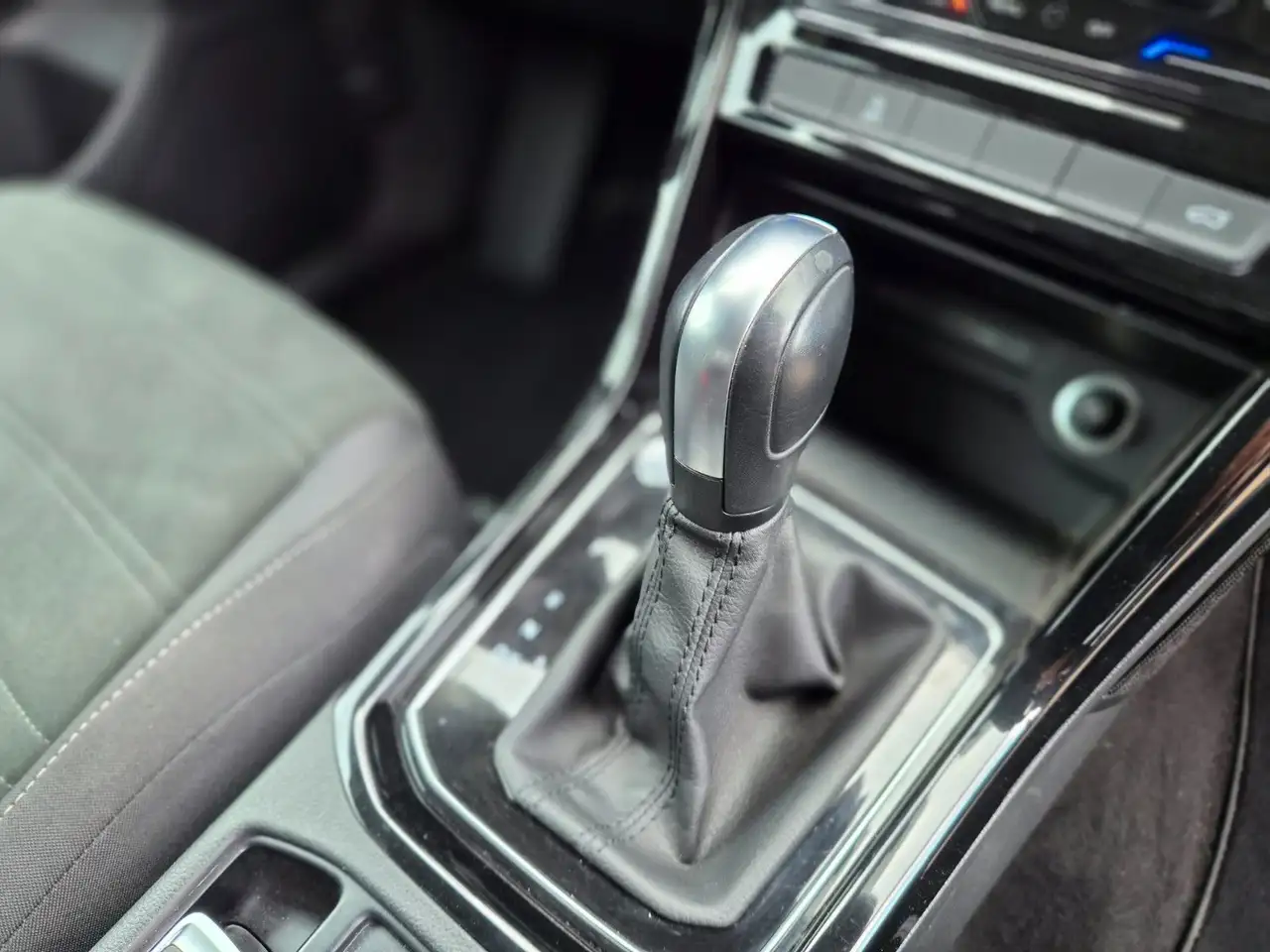 Volkswagen Touran Highline/7-Sitzer/Navi/PDC/Garantie/2.Hd, миниатюра 18