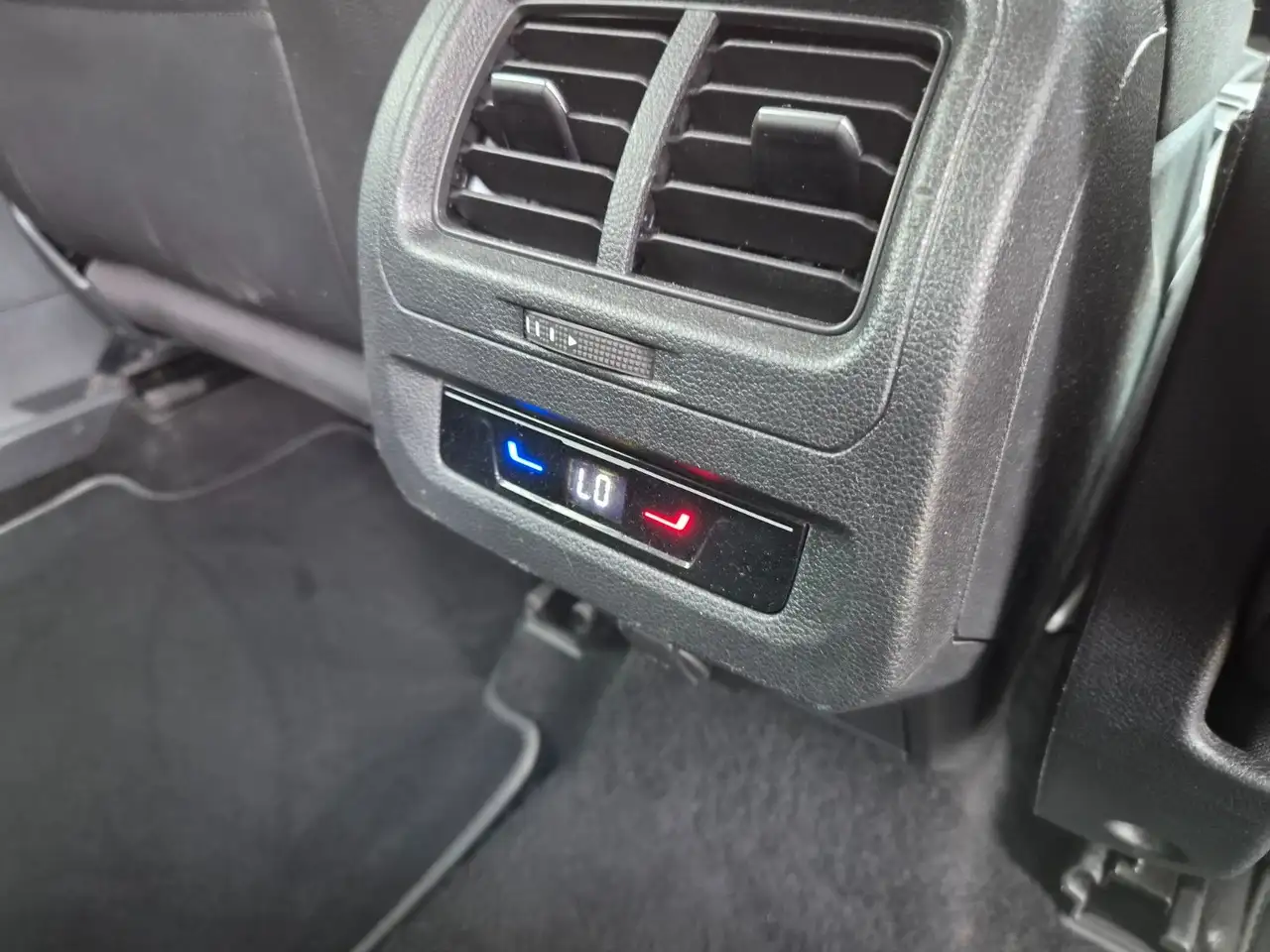 Volkswagen Touran Highline/7-Sitzer/Navi/PDC/Garantie/2.Hd, миниатюра 23