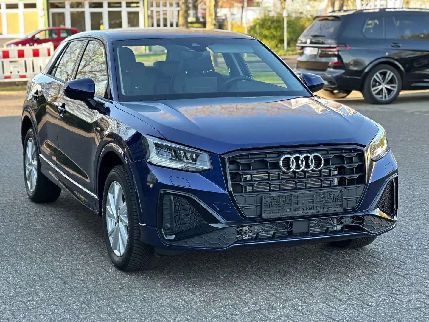 Audi Q2 40 TFSI quattro S line LEDER NAVI LED KAMERA Blau - 1