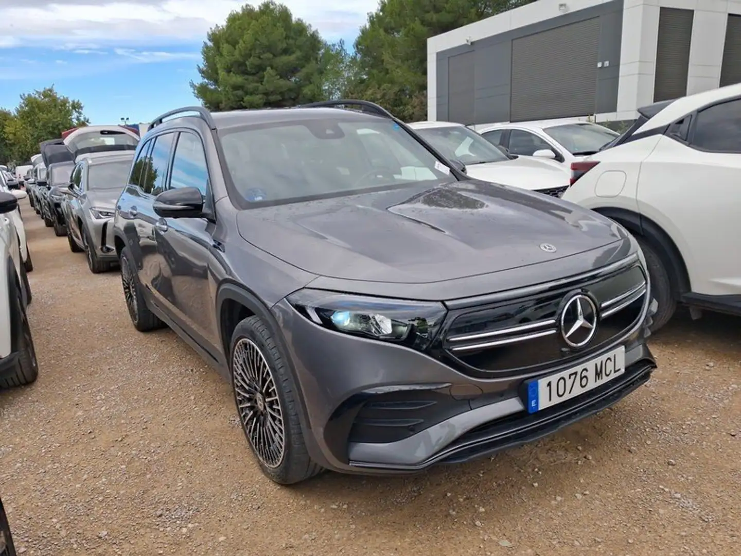 Mercedes-Benz EQB 250 Gris - 2