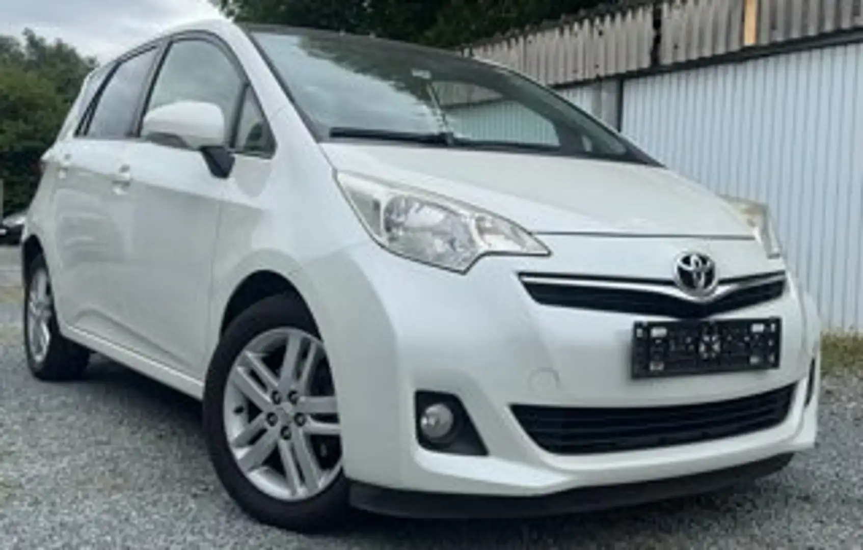 Toyota Verso-S Verso S 1.4 D-4D Skyview Blanc - 1