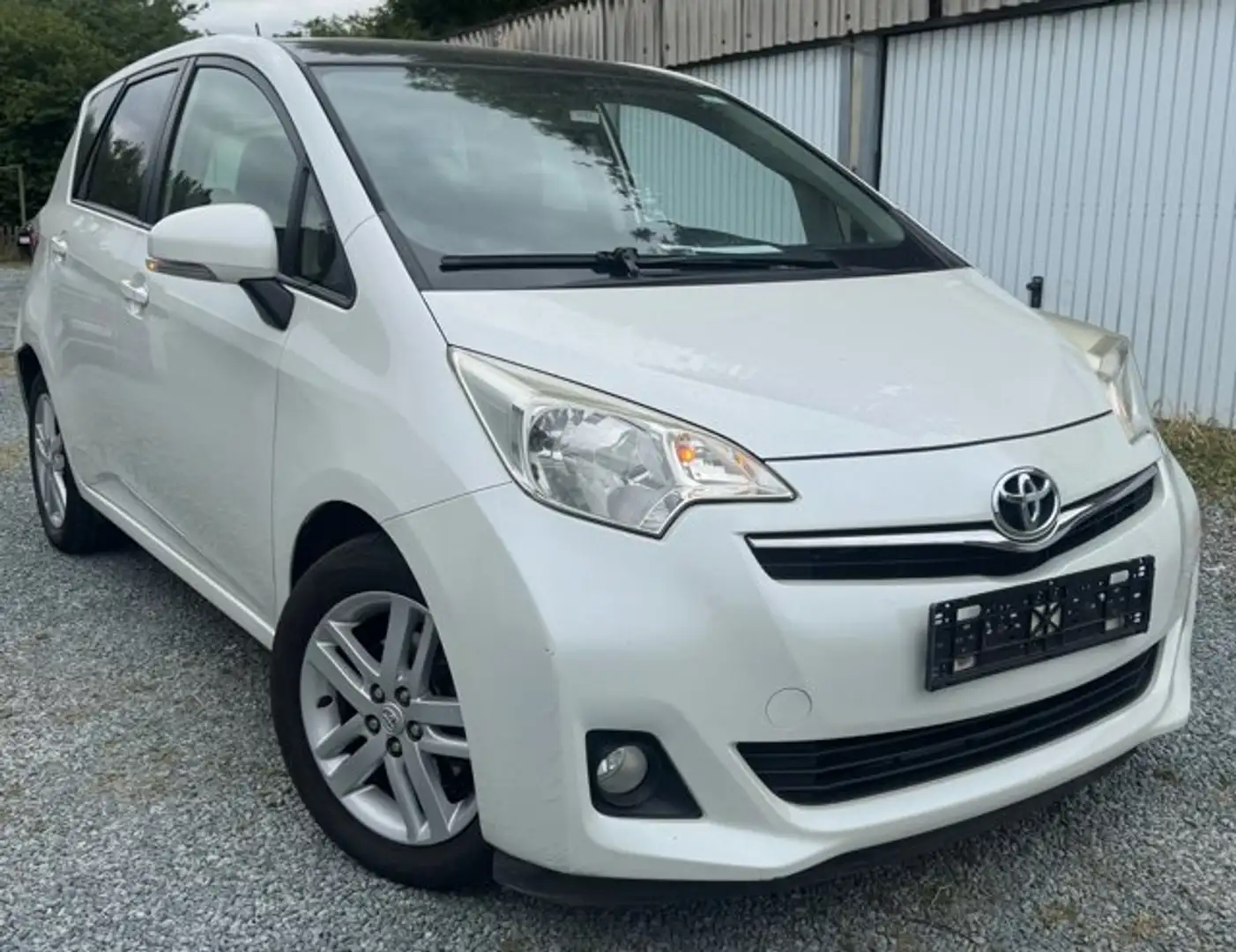 Toyota Verso-S Verso S 1.4 D-4D Skyview Blanc - 2