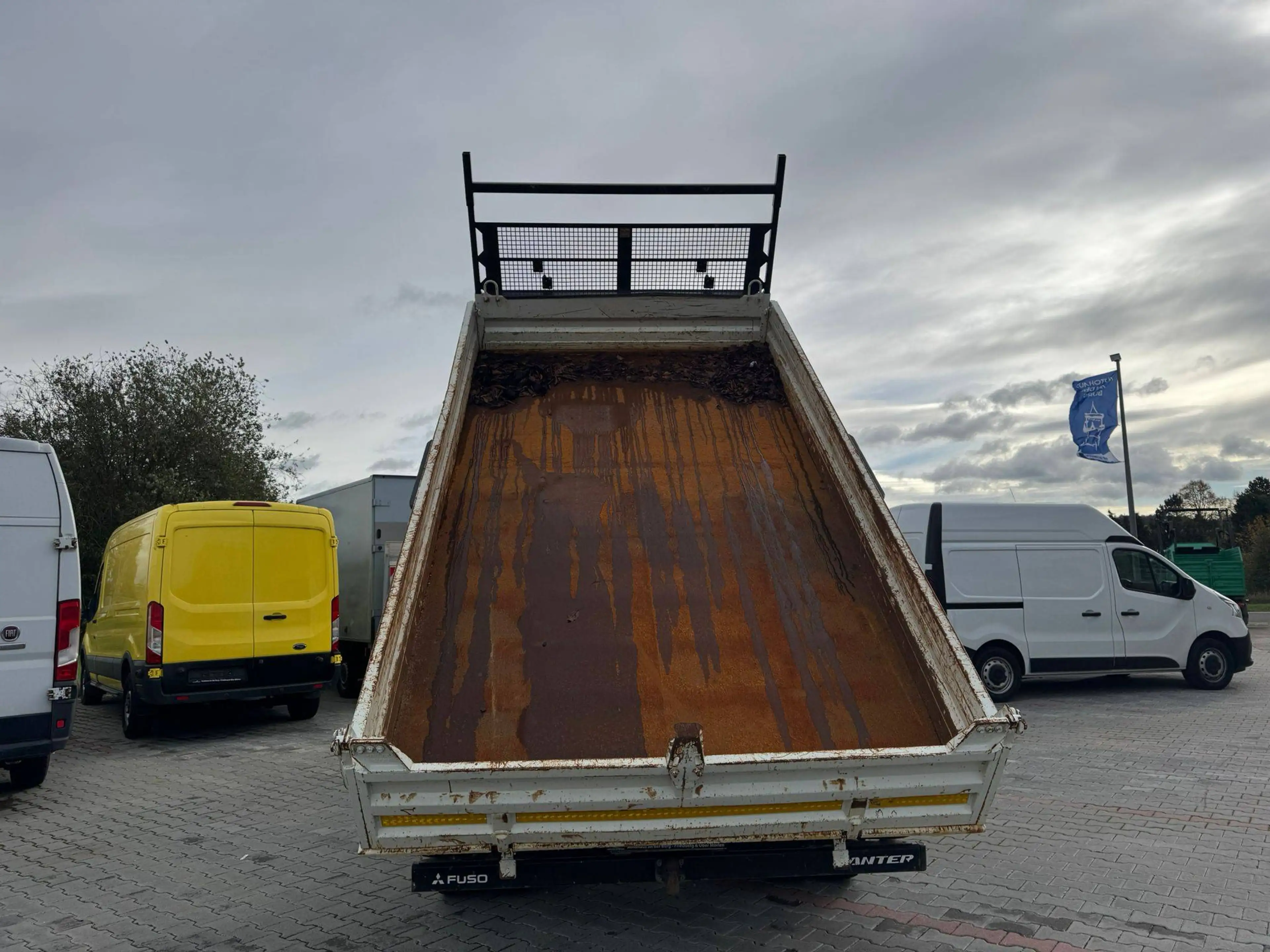 Mitsubishi Canter Fuso Canter 3 Seiten Kipper — photo 6