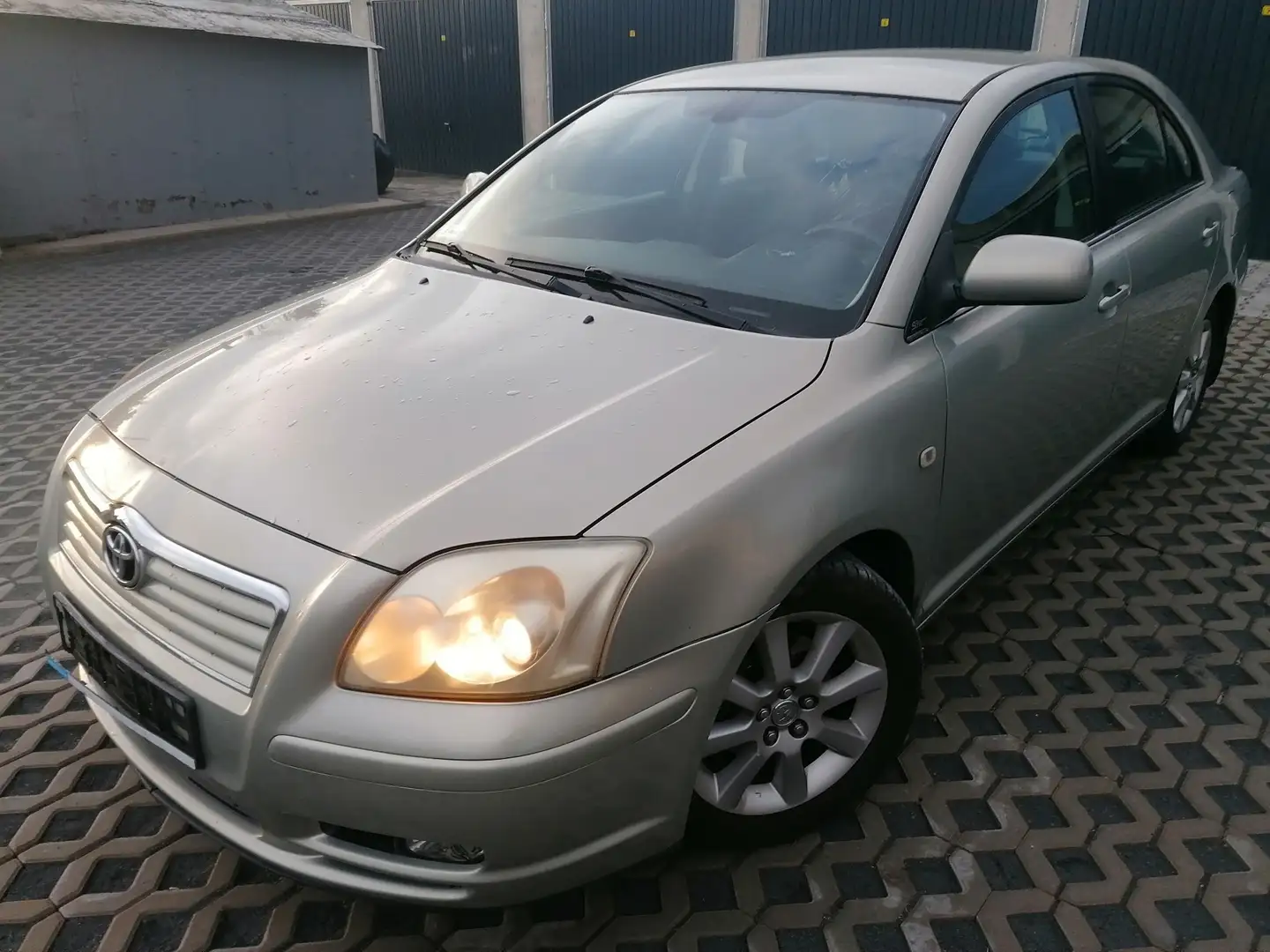 Toyota Avensis 1.8 VVT-i Sol Or - 2