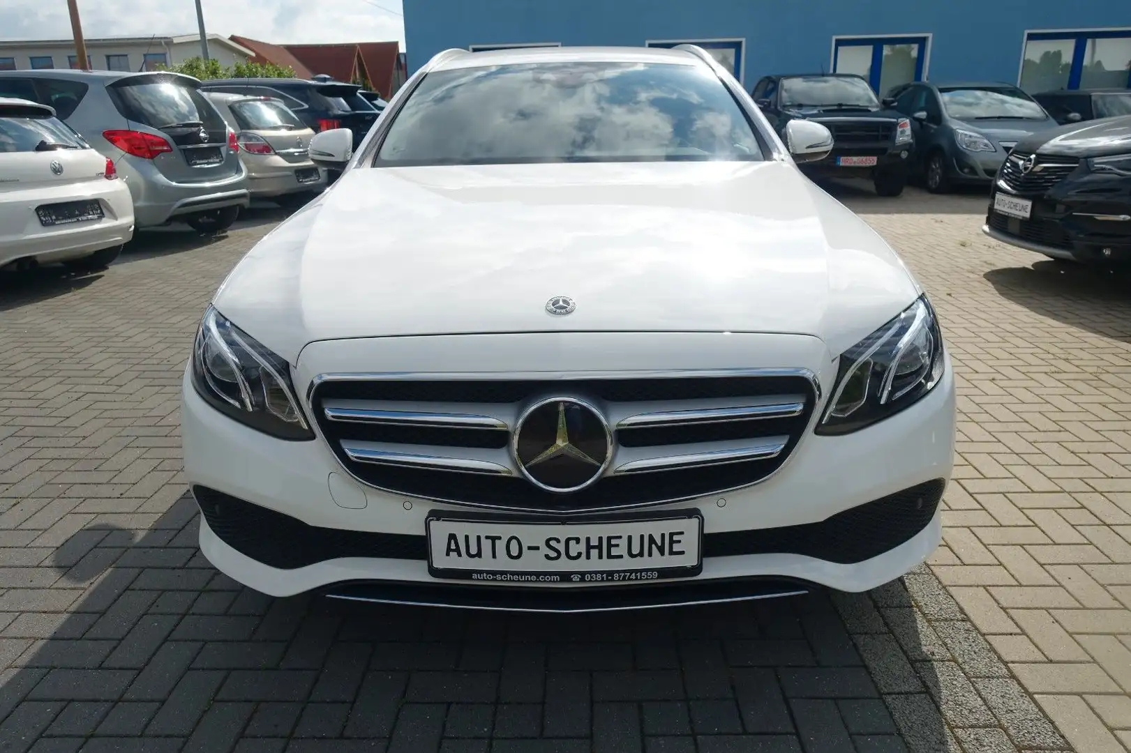 Mercedes-Benz E 200 T-Modell*AUTOMATIK*LED*AHK*ASSISTENT*StHz* Weiß - 2