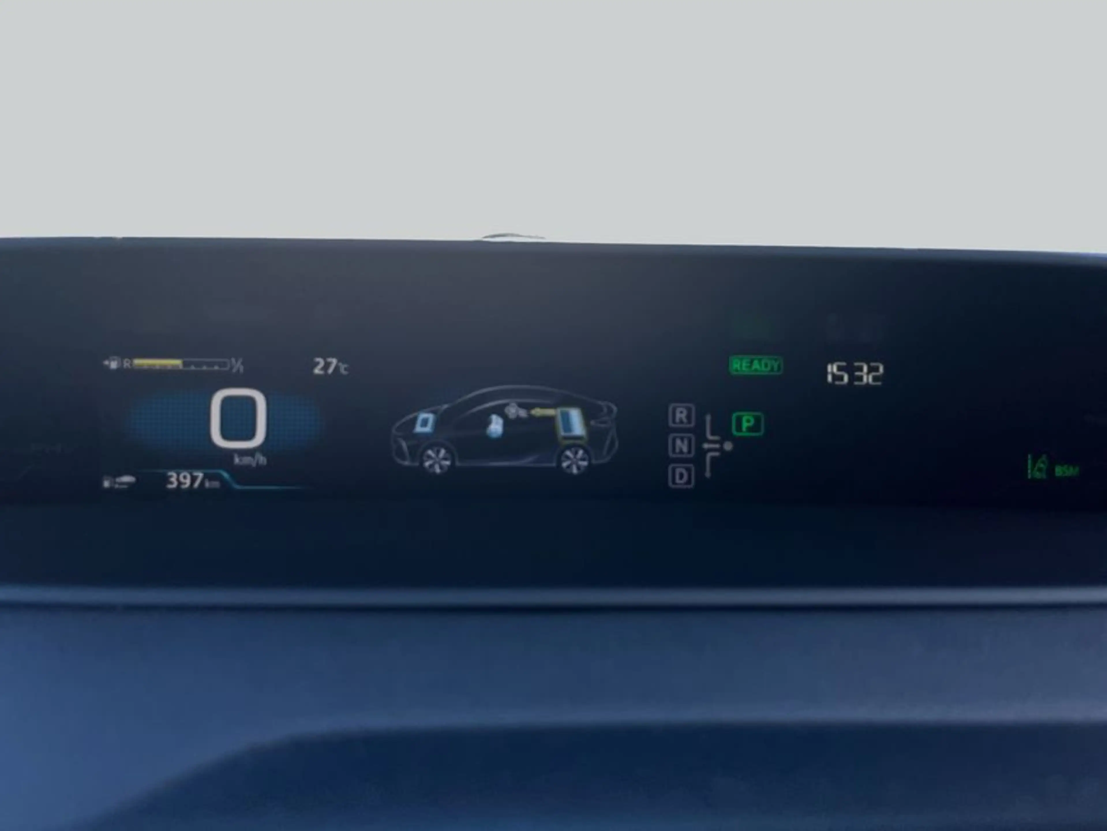 Toyota Prius Plug-in Hybrid Comfort — photo 19