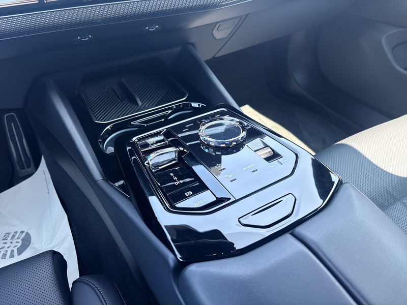 BMW 520 i Lim Aut M SportPro — photo 11