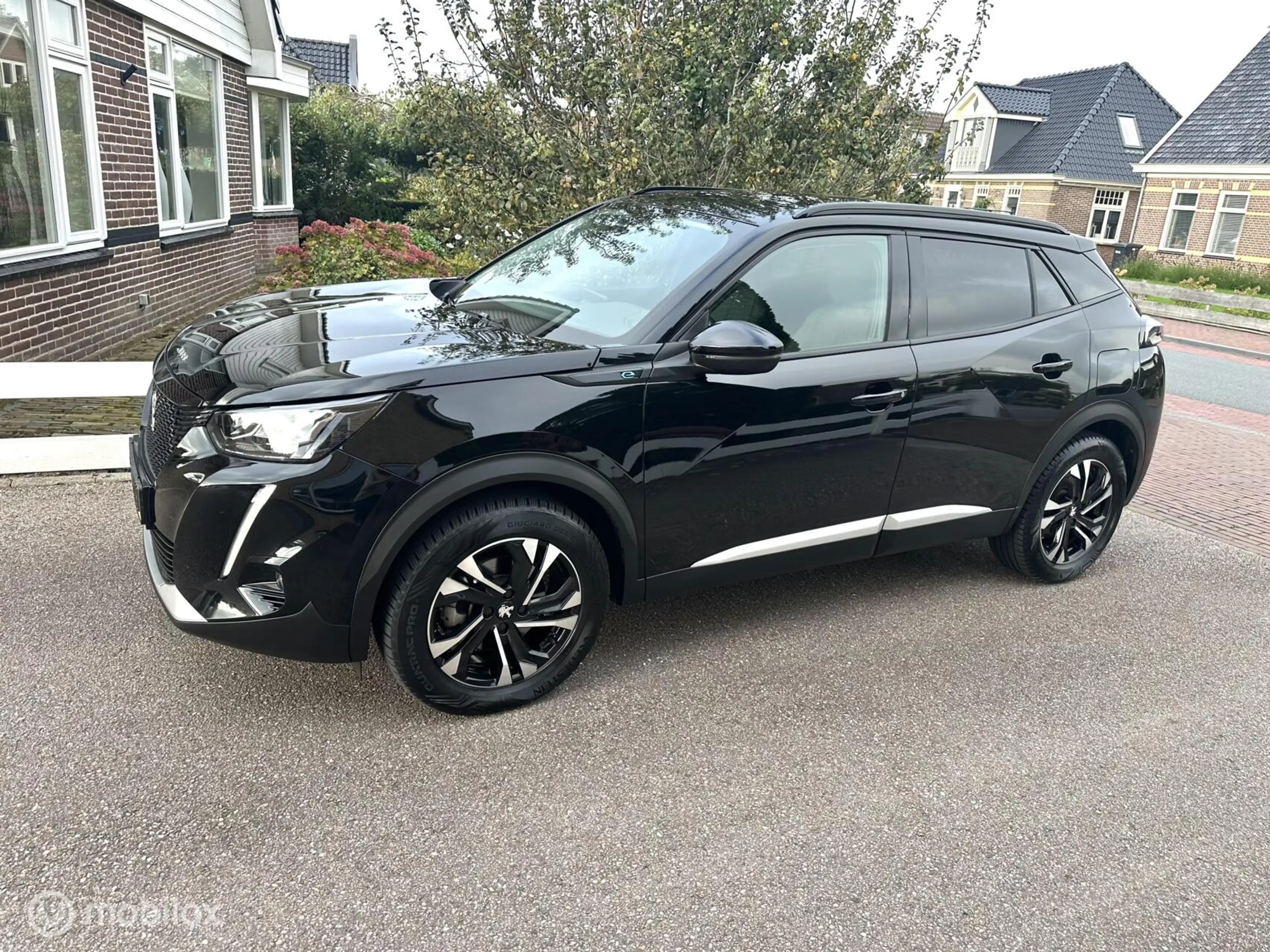 Peugeot e-2008 EV Allure Pack 50 kWh CARPLAY ACHTERUITRIJ CAMERA — photo 2