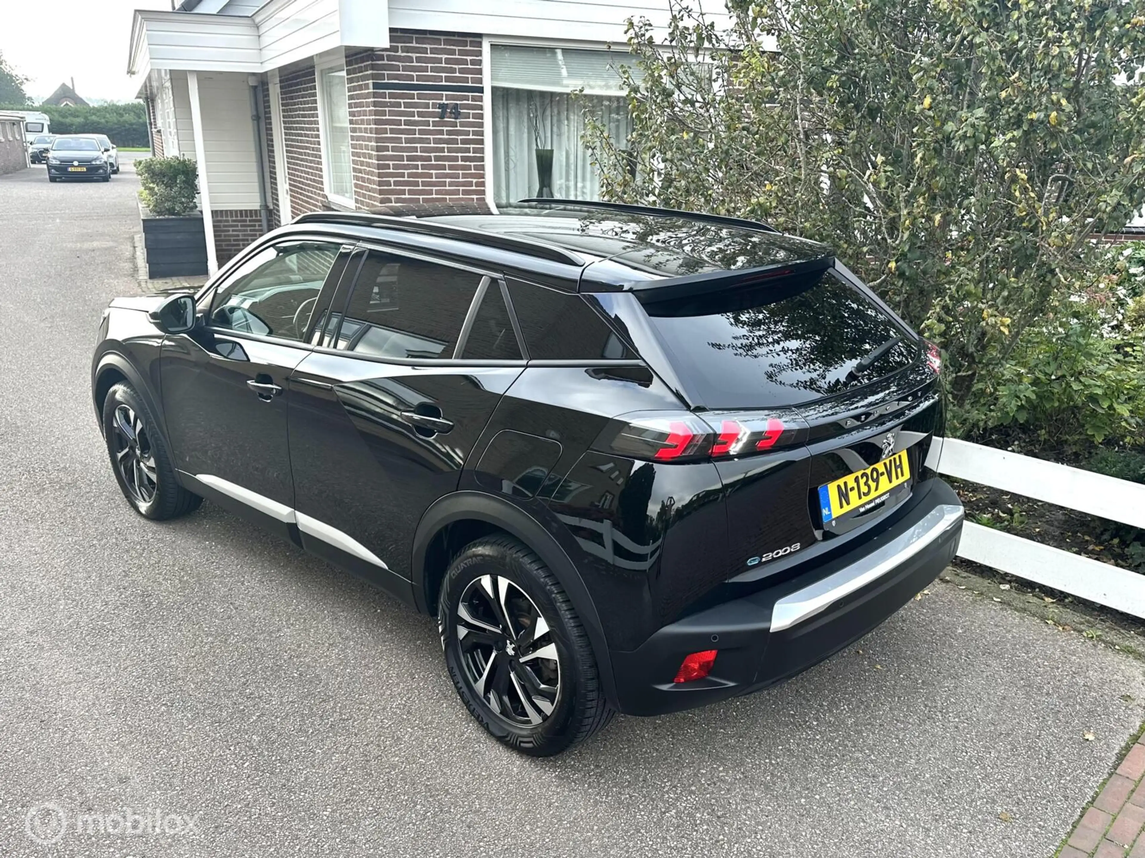 Peugeot e-2008 EV Allure Pack 50 kWh CARPLAY ACHTERUITRIJ CAMERA — photo 3
