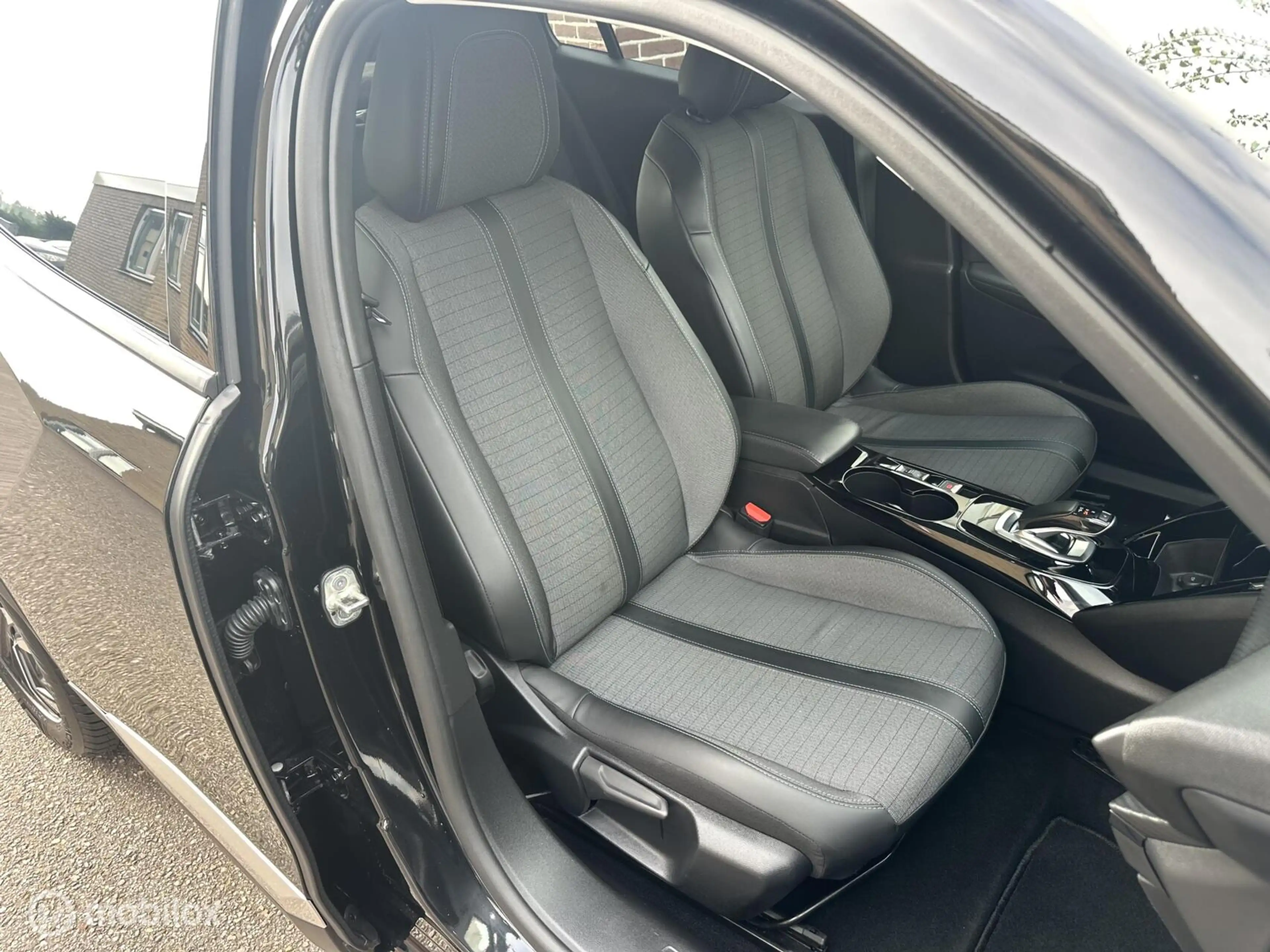 Peugeot e-2008 EV Allure Pack 50 kWh CARPLAY ACHTERUITRIJ CAMERA — photo 9