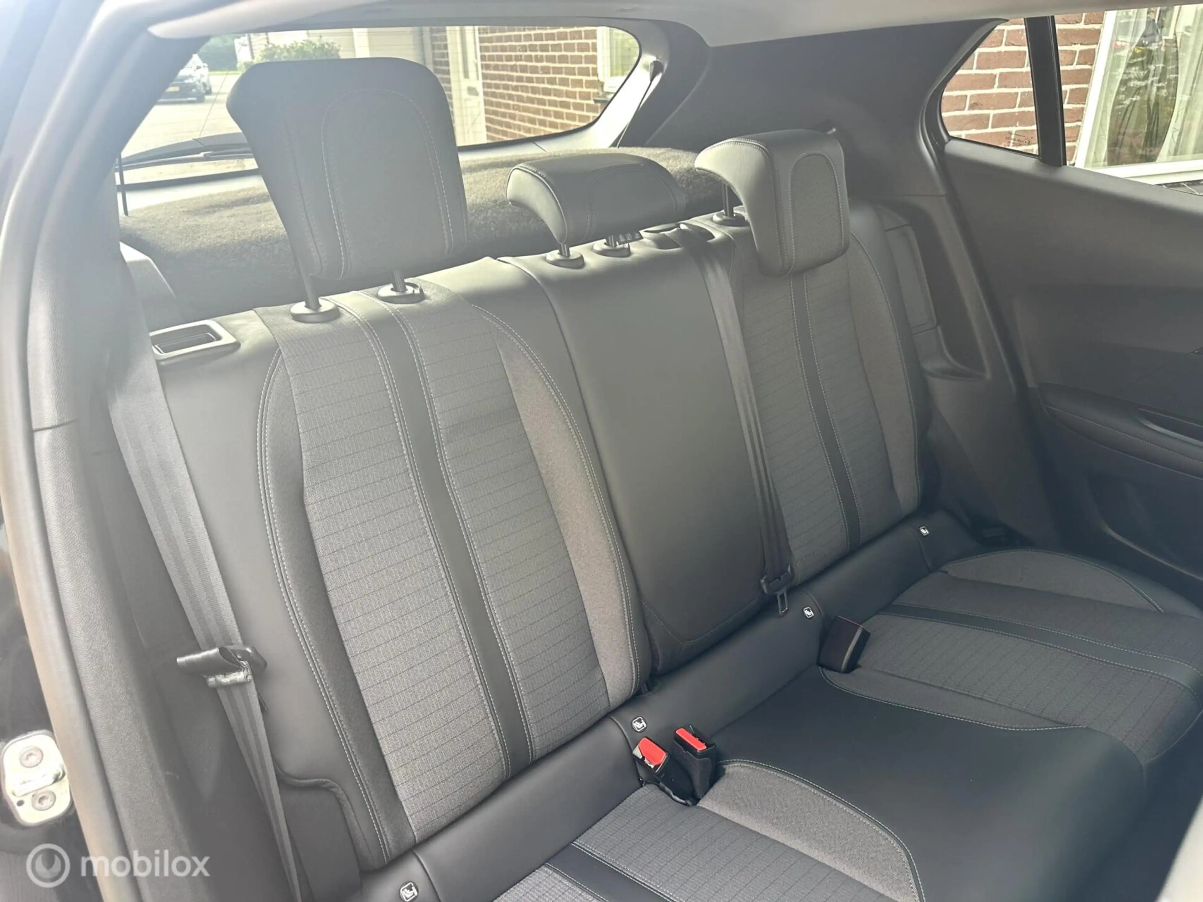 Peugeot e-2008 EV Allure Pack 50 kWh CARPLAY ACHTERUITRIJ CAMERA — photo 11