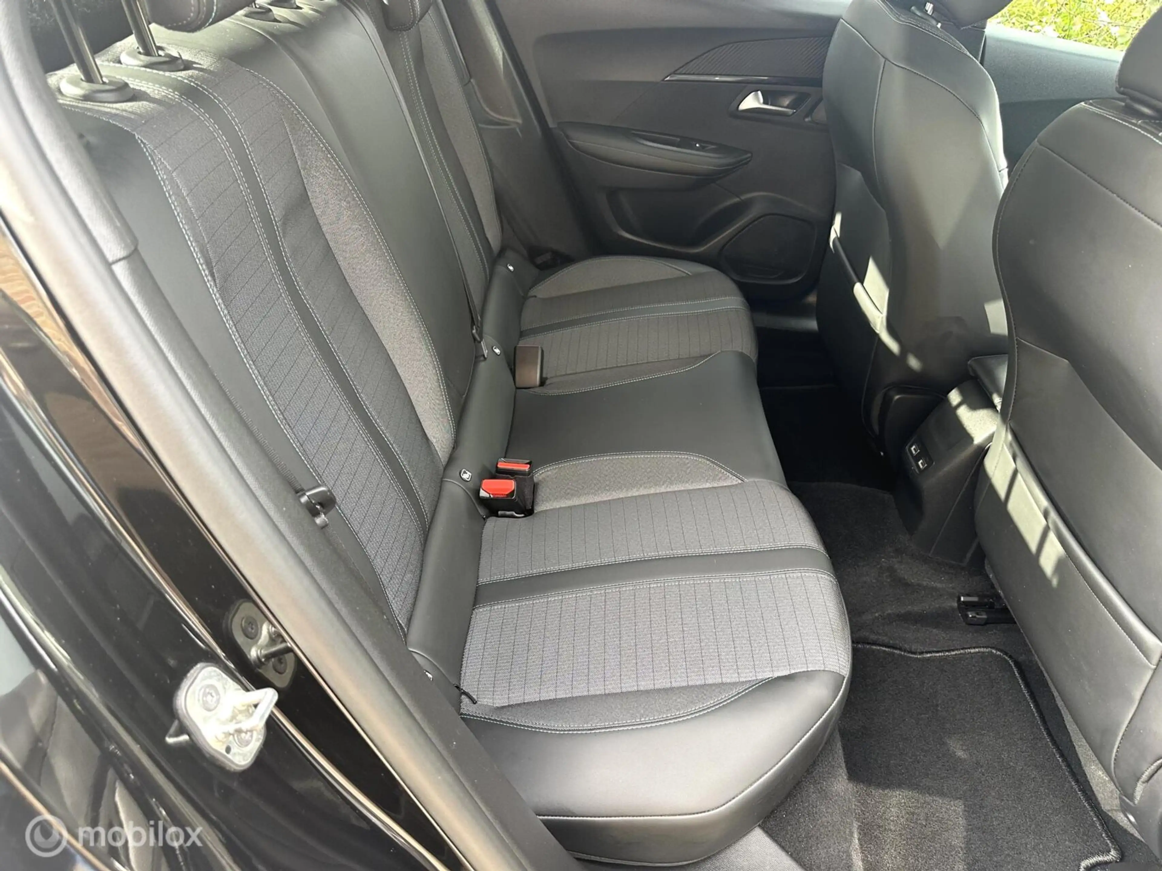Peugeot e-2008 EV Allure Pack 50 kWh CARPLAY ACHTERUITRIJ CAMERA — photo 10