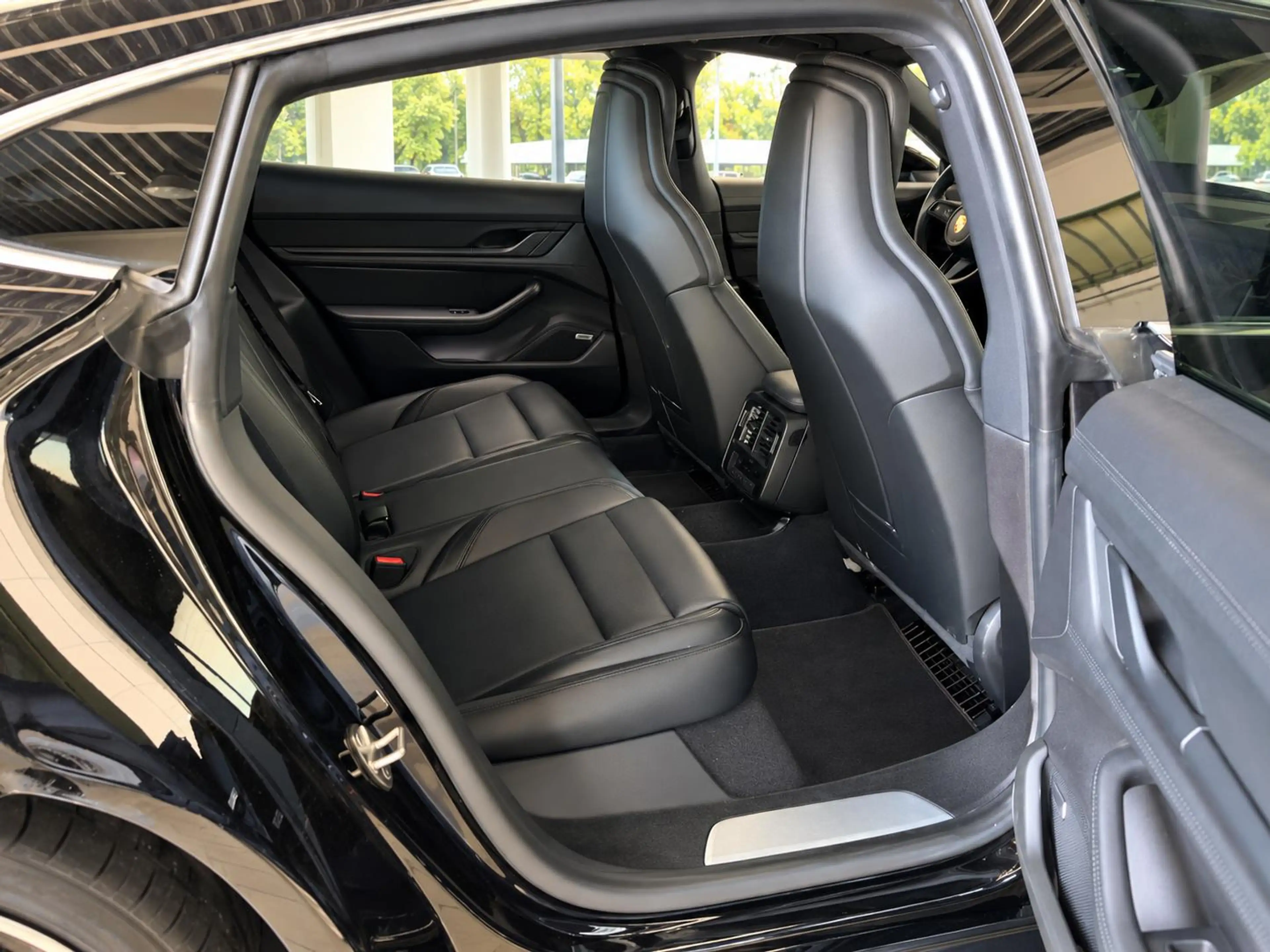 Porsche Taycan 4S PERFORMANCEBATTERIE+*LUFT*PAN*4RADLENK — photo 10