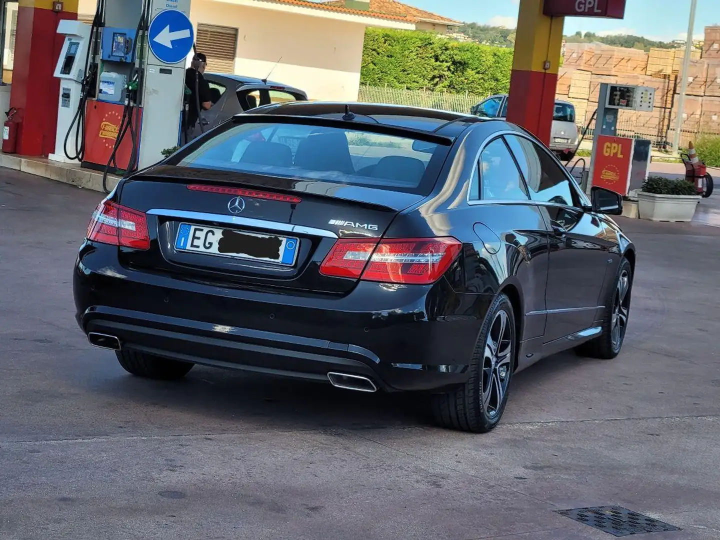 Mercedes-Benz E 250 CDI Coupe BlueEFFICIENCY Avantgarde (150 kw) Noir - 2