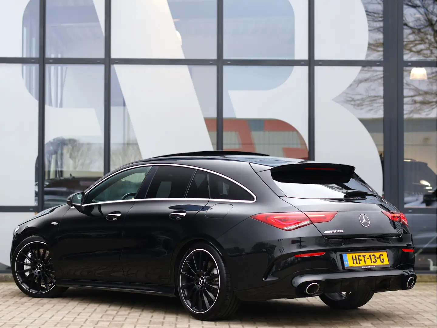 Mercedes-Benz CLA 35 AMG Shooting Brake 4MATIC Premium Plus *ACC*Pano*Sfeer crna - 2
