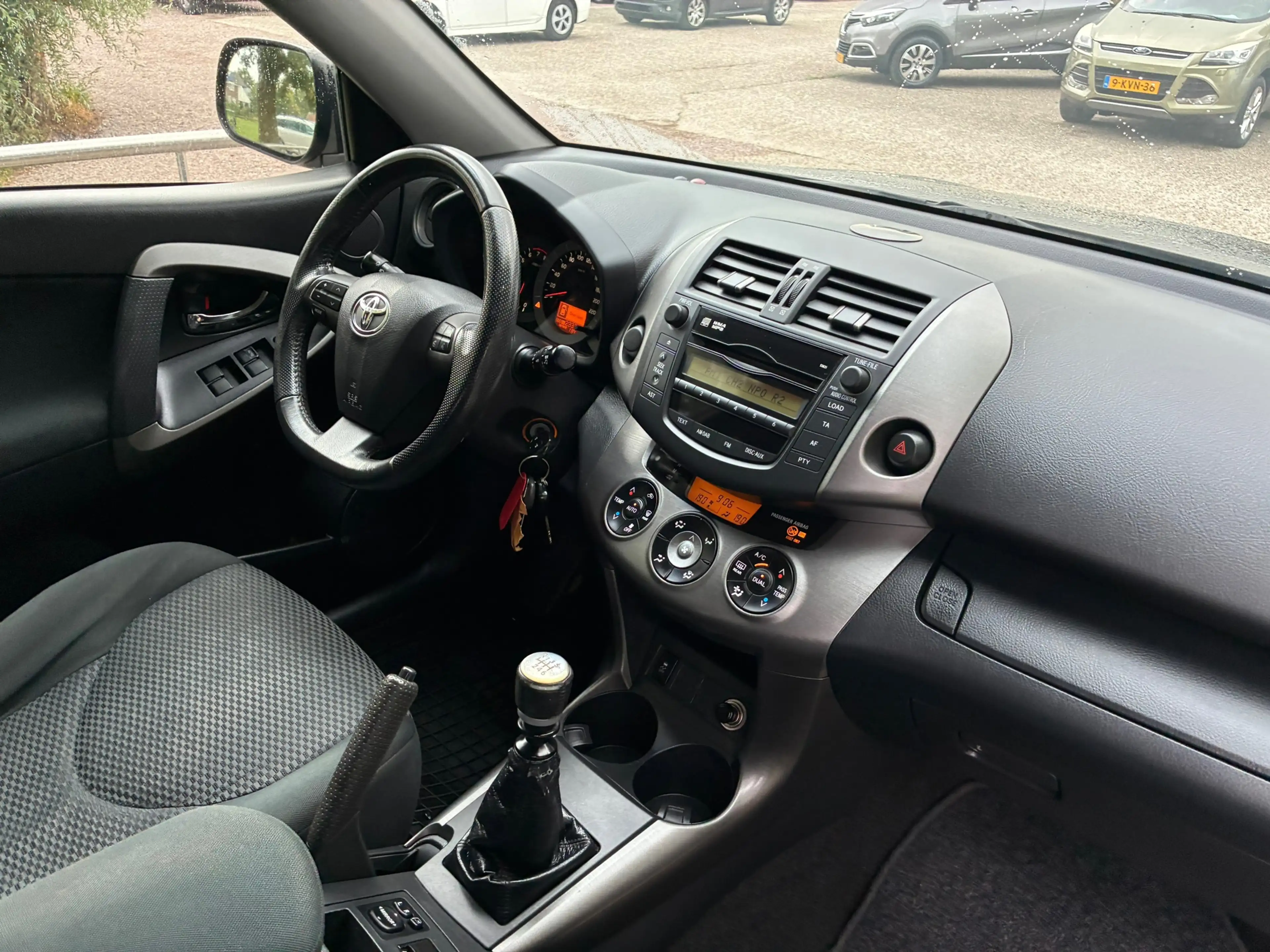 Toyota RAV 4 2.0 VVTi Dynamic 2WD | Cruise + Clima Nu € 7.975,- — photo 3