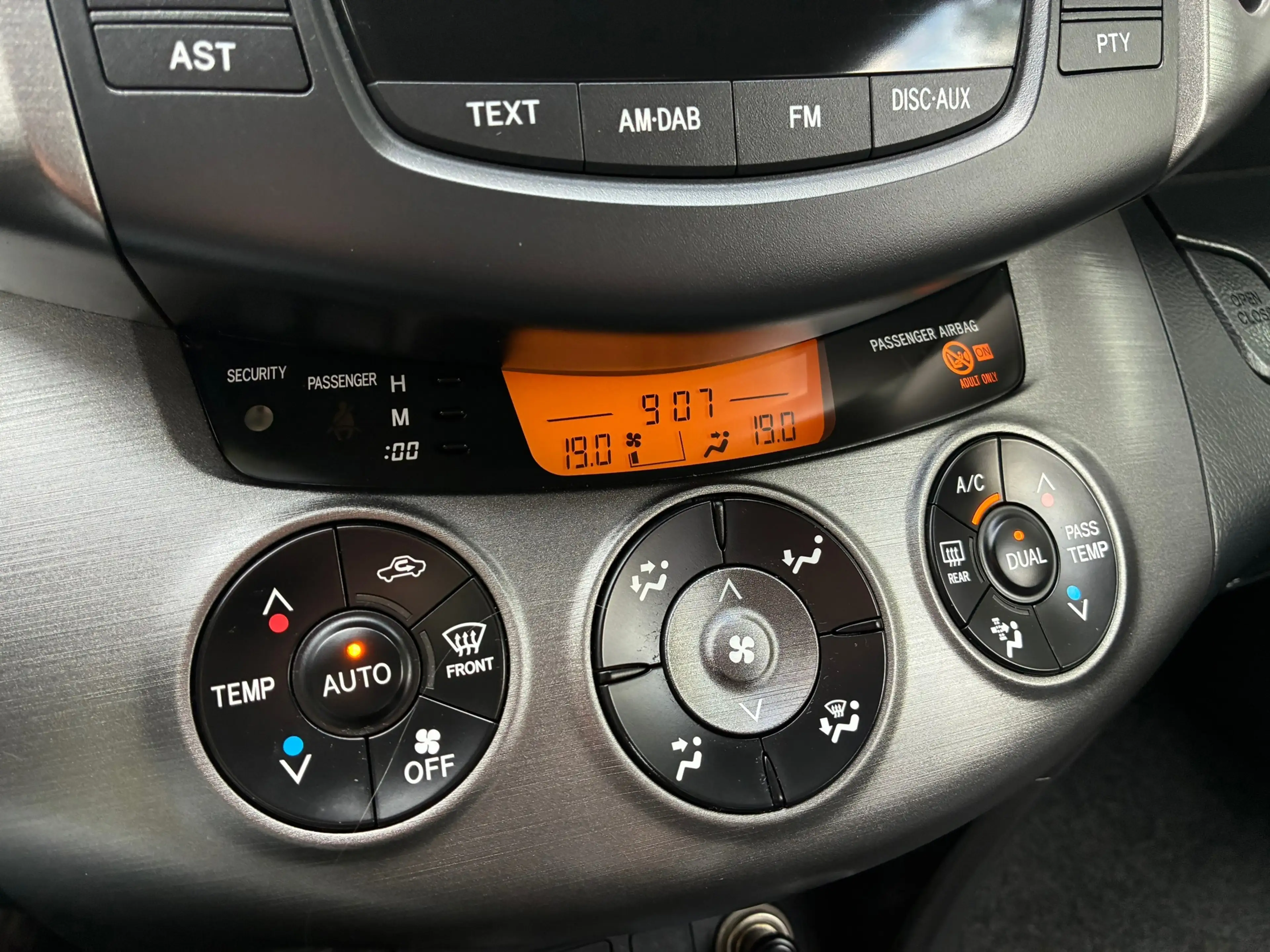 Toyota RAV 4 2.0 VVTi Dynamic 2WD | Cruise + Clima Nu € 7.975,- — photo 22