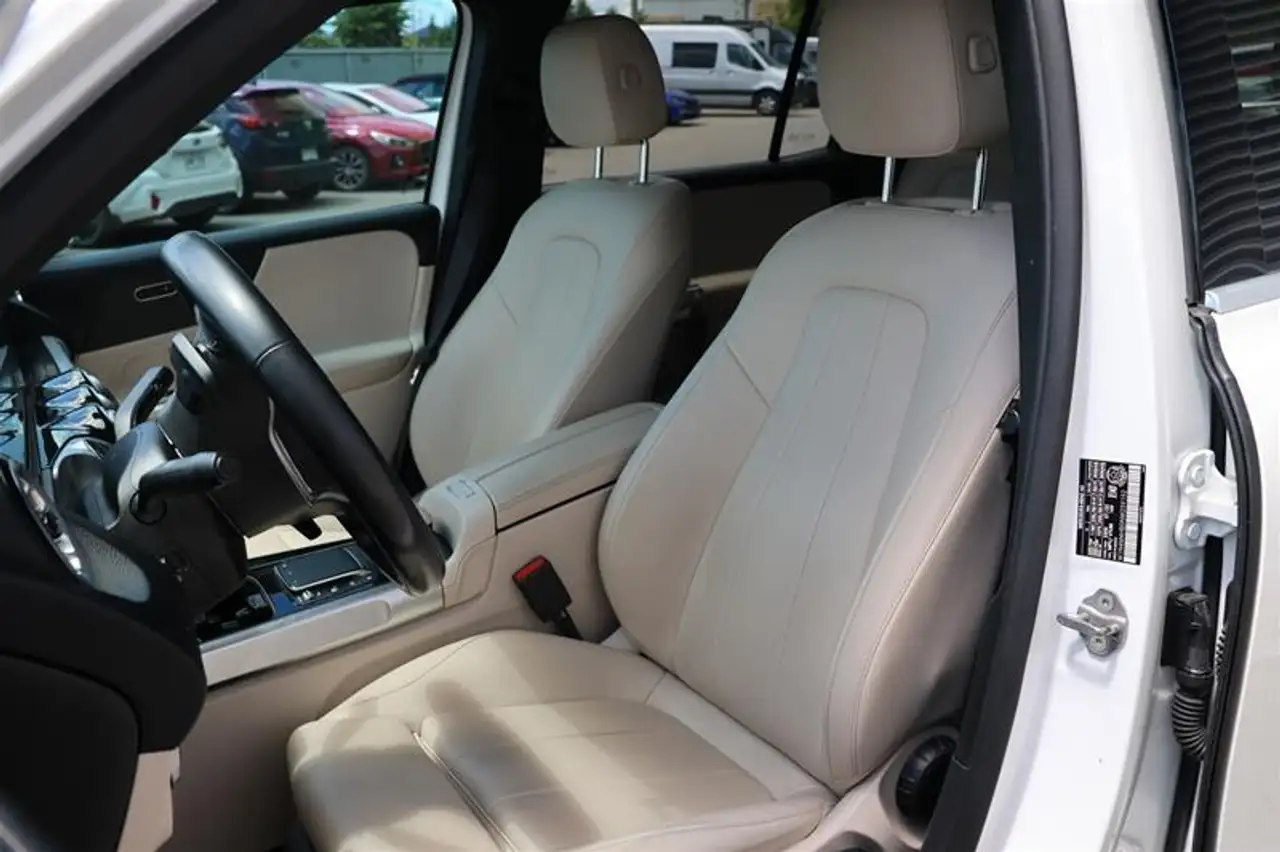 Mercedes-Benz GLB снимка Mercedes-Benz GLB