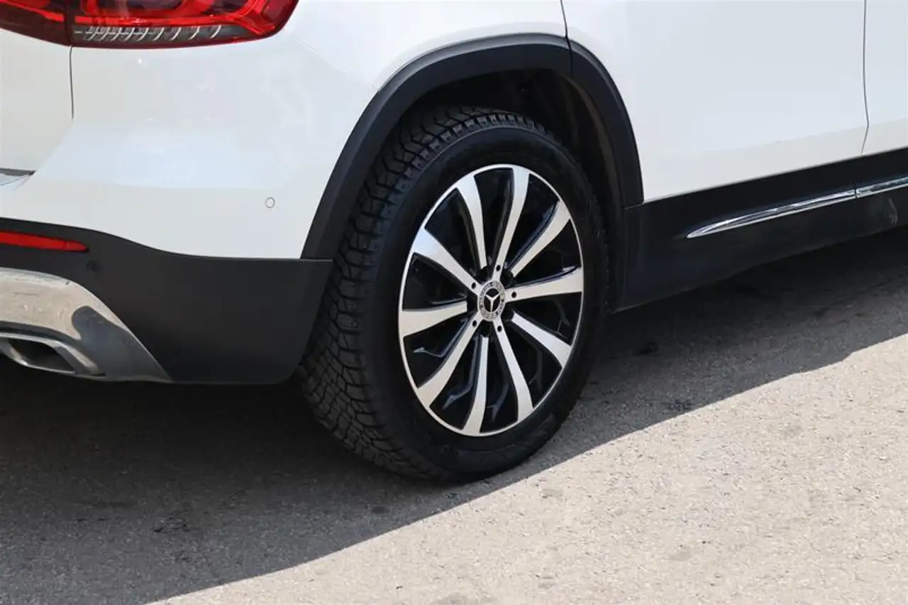Mercedes-Benz GLB снимка Mercedes-Benz GLB