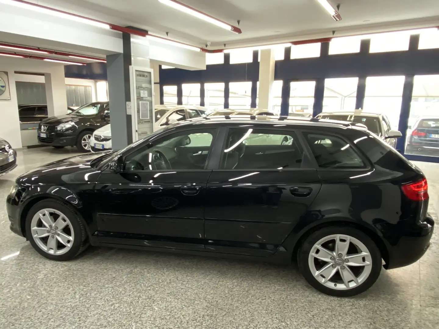 Audi A3 Sportback 2.0 tdi Ambition Negro - 2