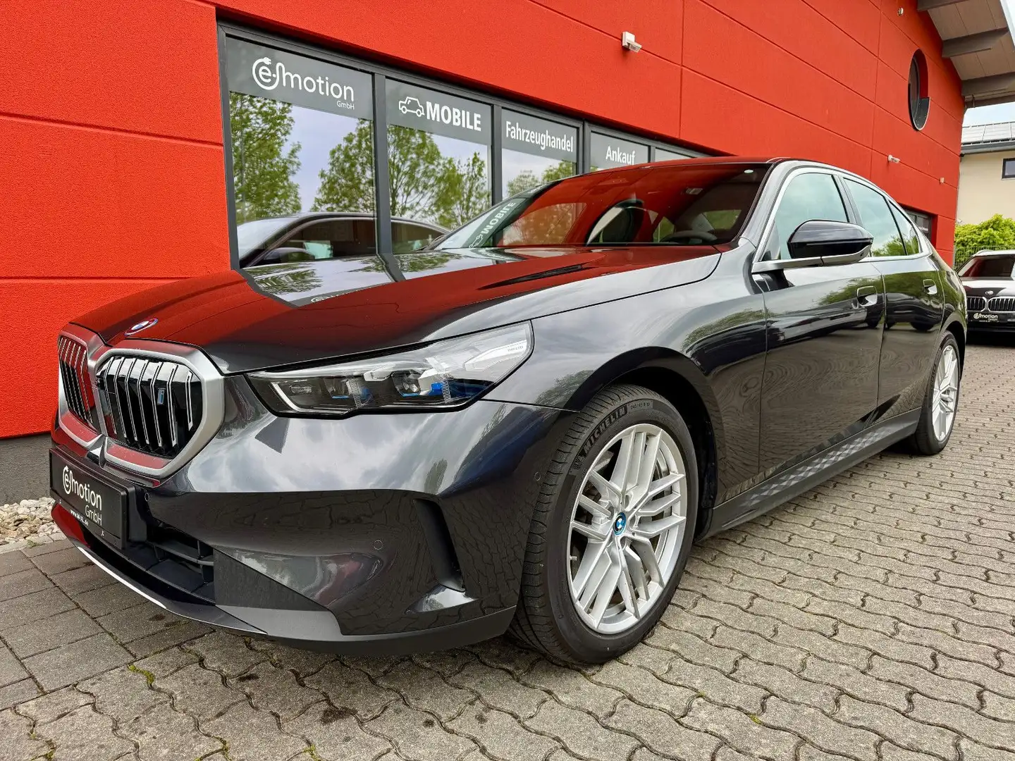 BMW i5 eDrive 40*DAB*HiFi*DrivA*Head-up*Leder Merino Grijs - 1