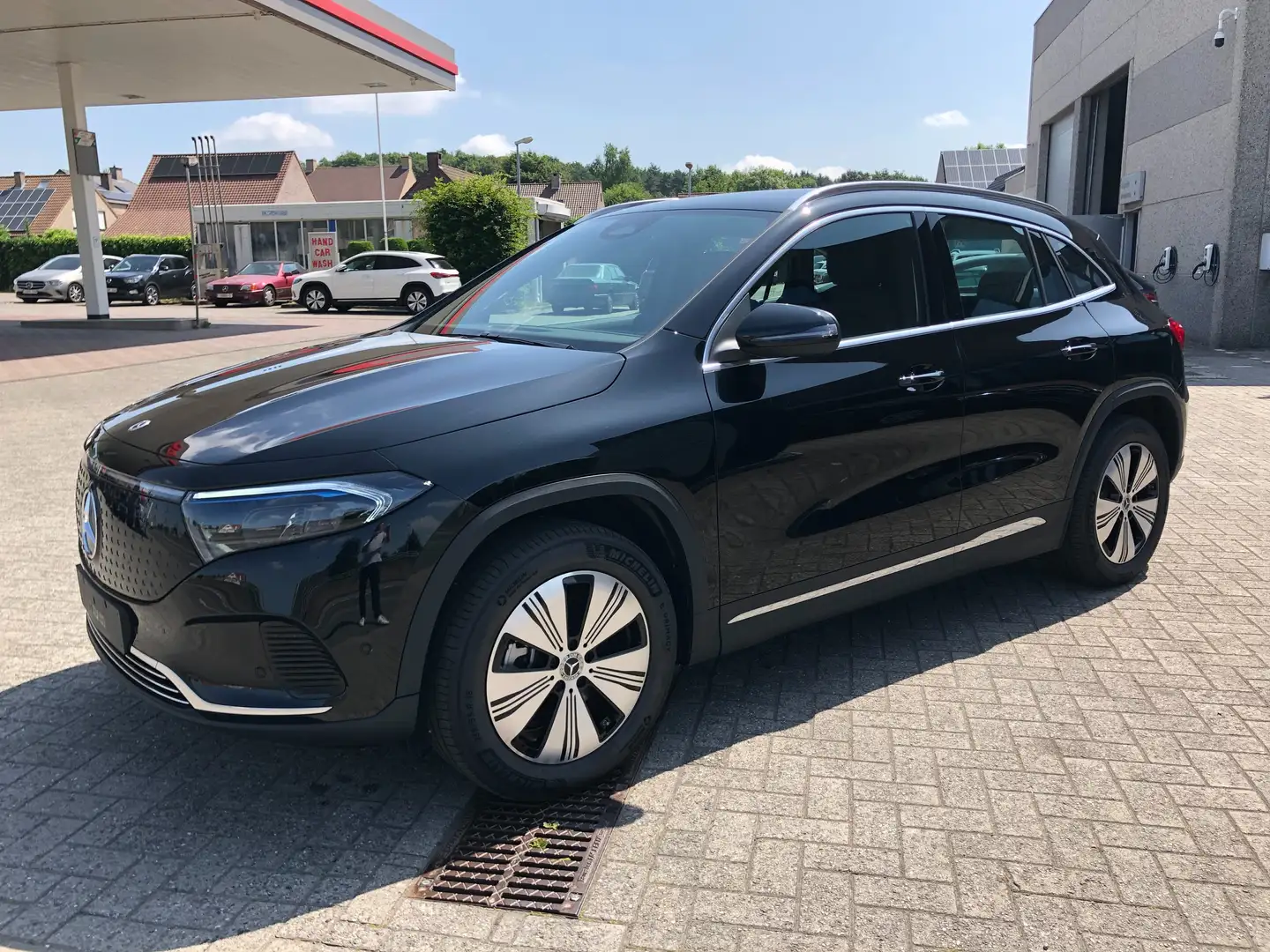 Mercedes-Benz EQA 300 4MATIC | Carplay | Winter Pack | Nieuwstaat Zwart - 2