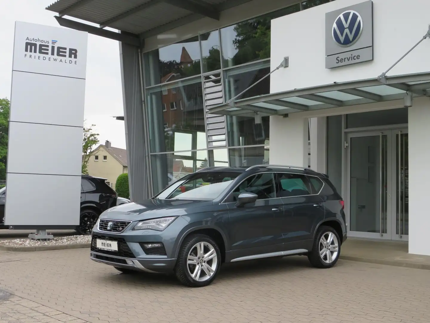 SEAT Ateca 1.5TSI FR DSG AHK LED MirrorLink ACC Beats Silber - 2