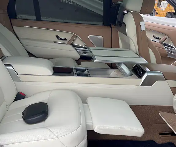 Land Rover Range Rover Range Rover P615 LWB 4-Sitzer SV/Klapptisch/MY 26