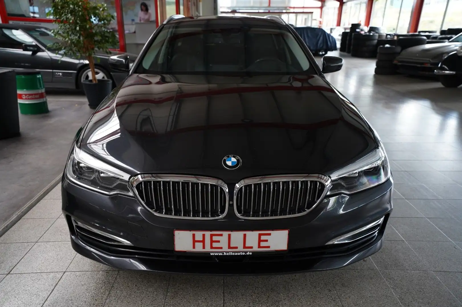 BMW 530 d Touring xDrive Luxury Line*AHK+PANO+360° Gris - 2
