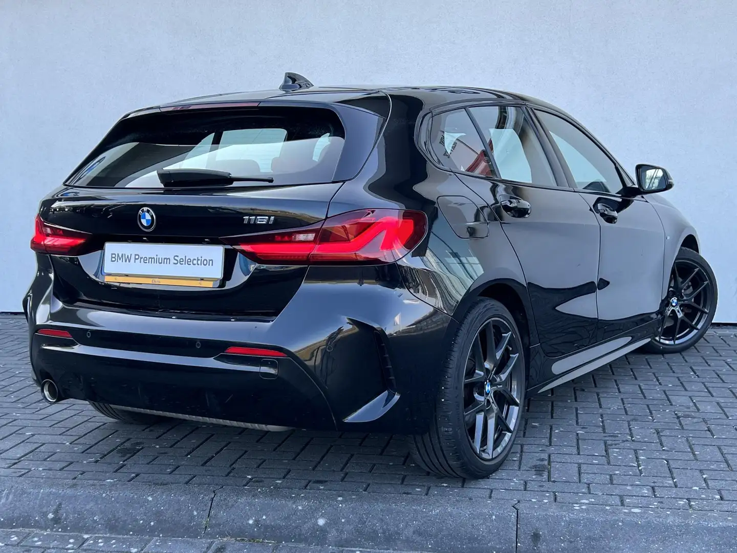 BMW 118 1-serie 118i High Executive Edition | M-Sportpakke Negro - 2