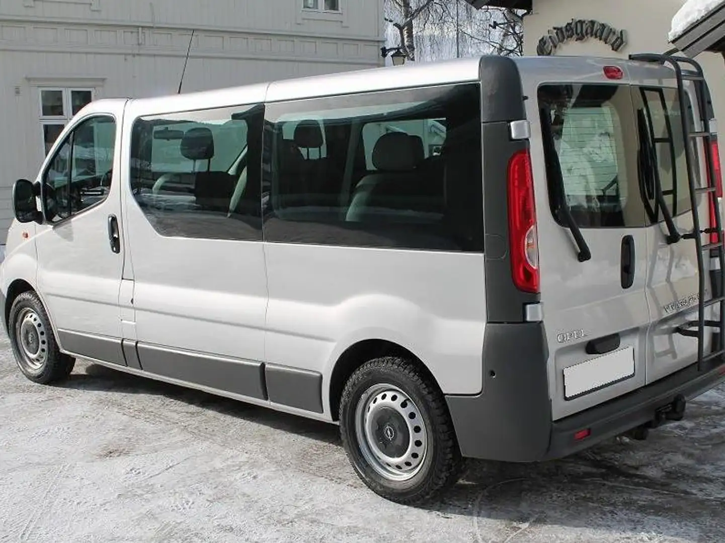 Opel Vivaro 2.5 cdti Zilver - 1