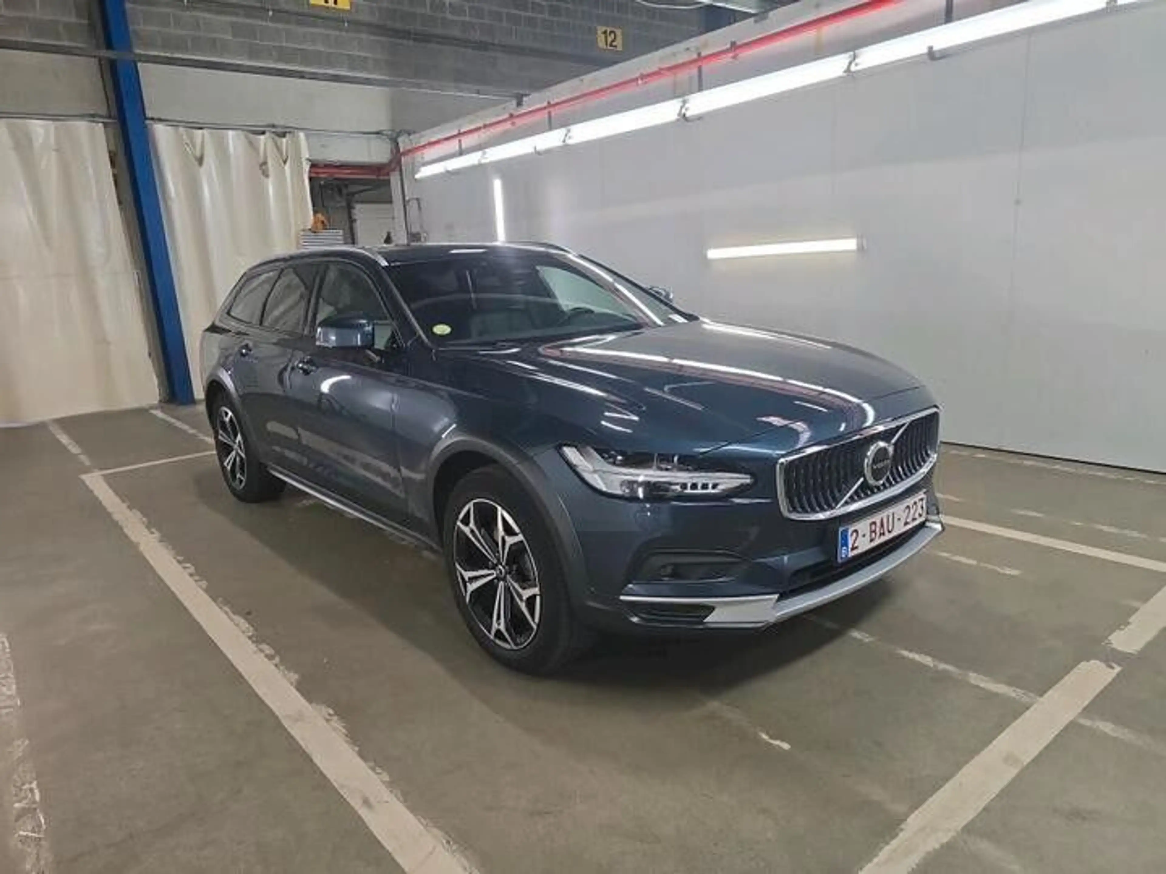 Volvo V90 Cross Country Pro*4x4*PANORAMA*LEDER*LED*SHZ — photo 2