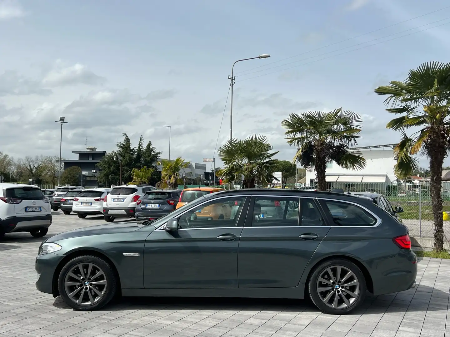 BMW 520 520d Touring Business Grey - 2